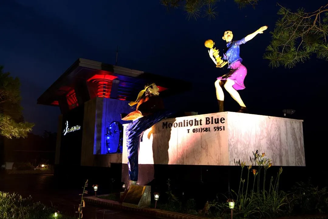 Property building in Moonlight Blue Pension