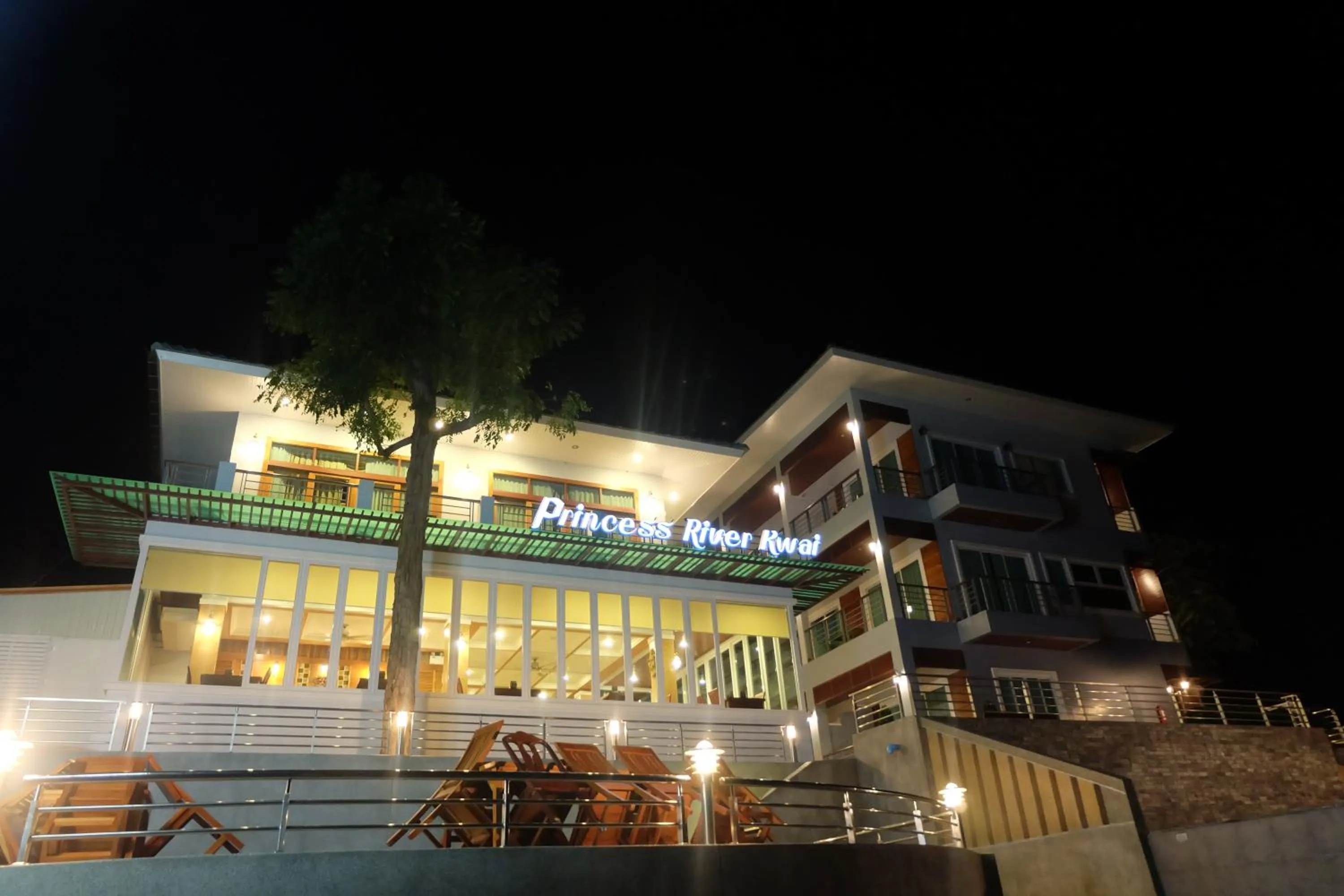 Facade/entrance in Princess River Kwai Hotel