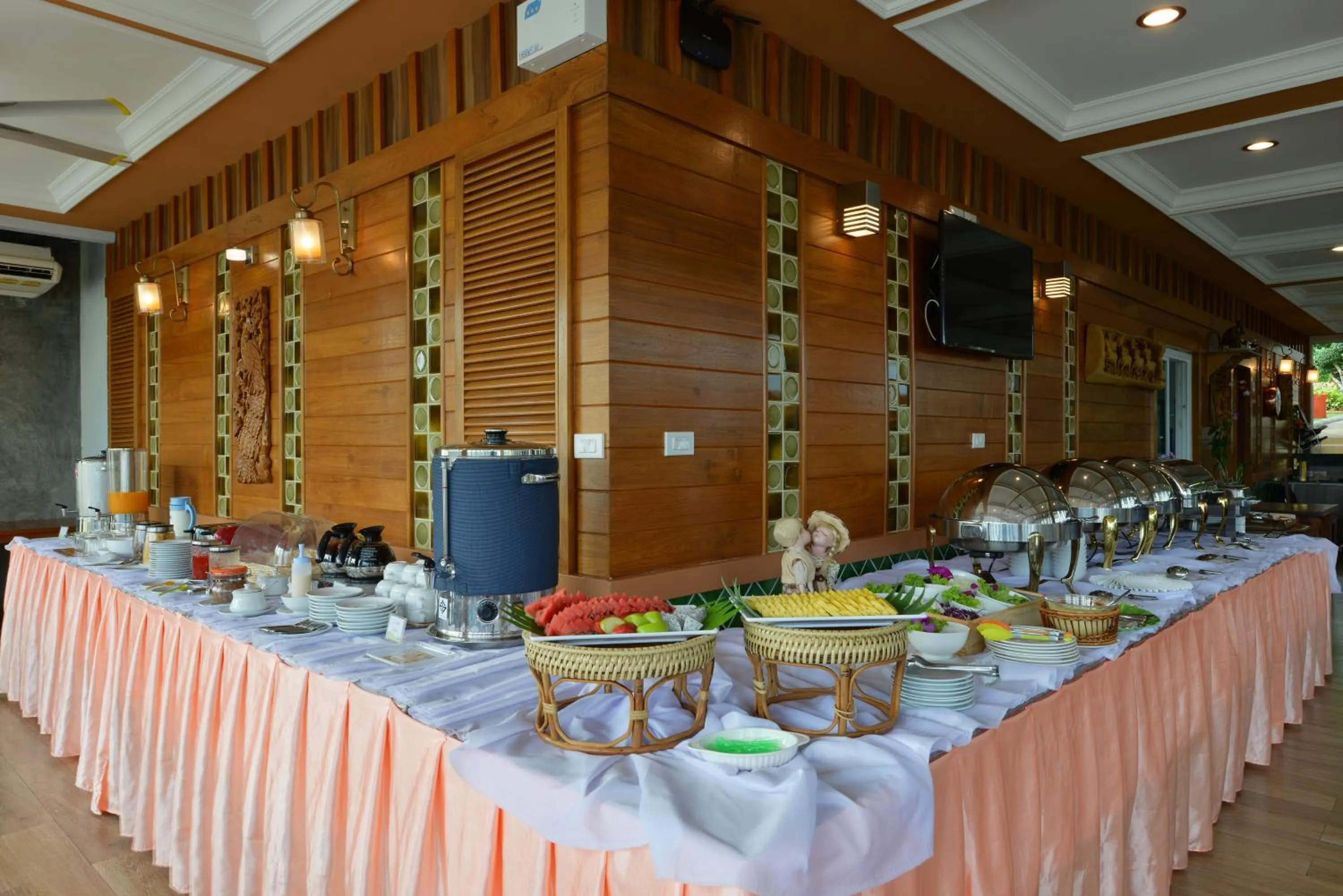 Restaurant/places to eat in Princess River Kwai Hotel