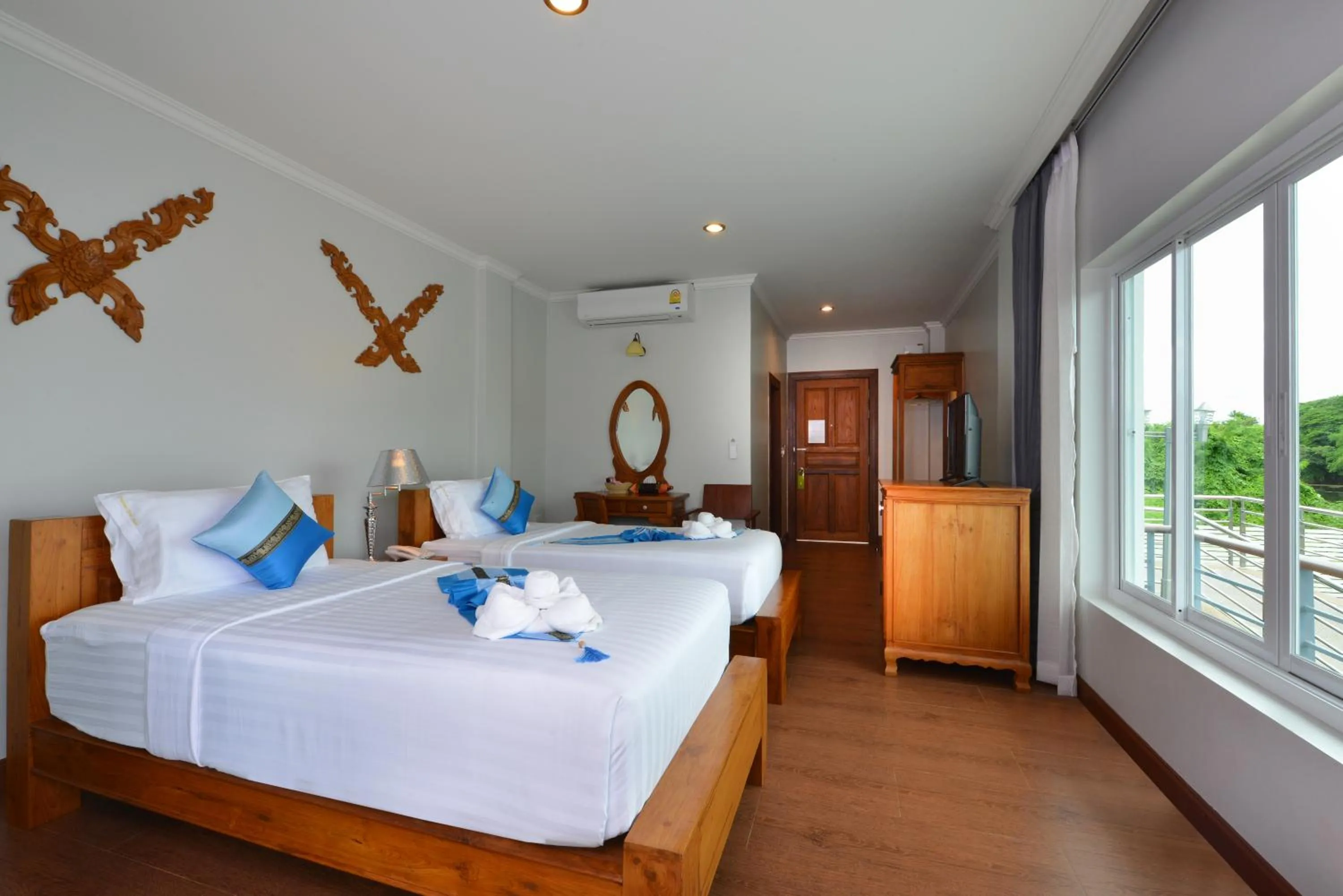 Photo of the whole room, Bed in Princess River Kwai Hotel