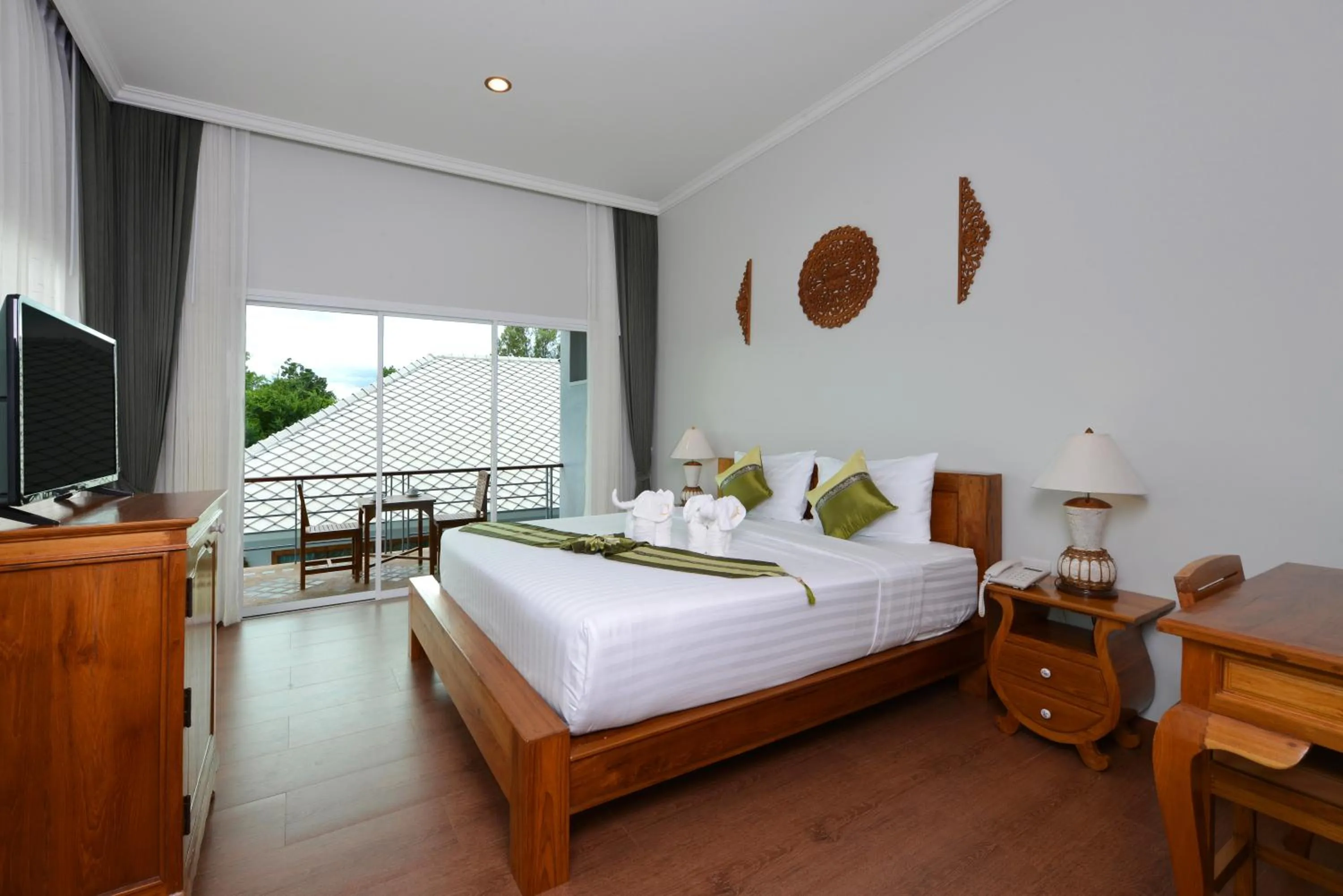 Photo of the whole room, Bed in Princess River Kwai Hotel