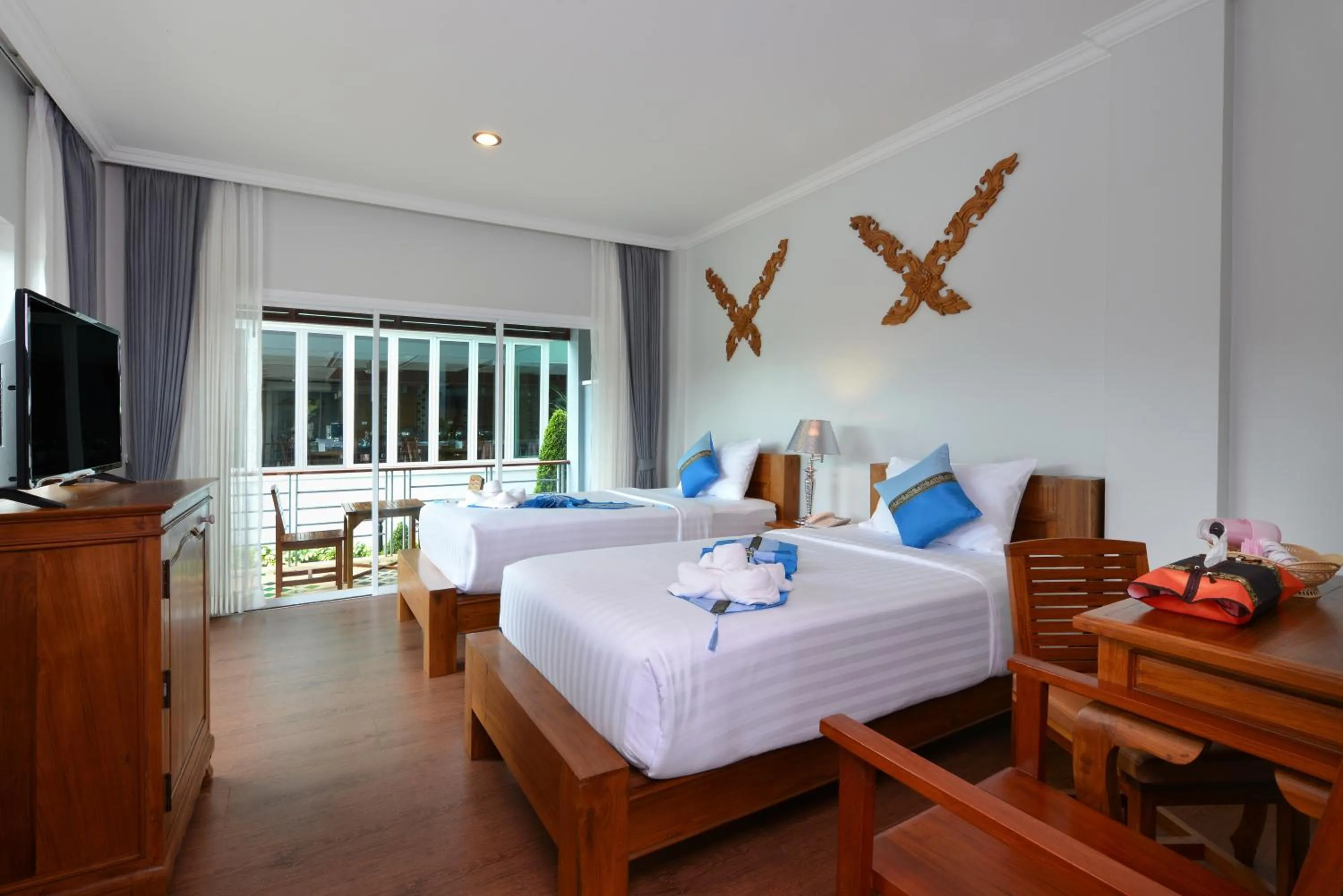 Balcony/Terrace, Bed in Princess River Kwai Hotel