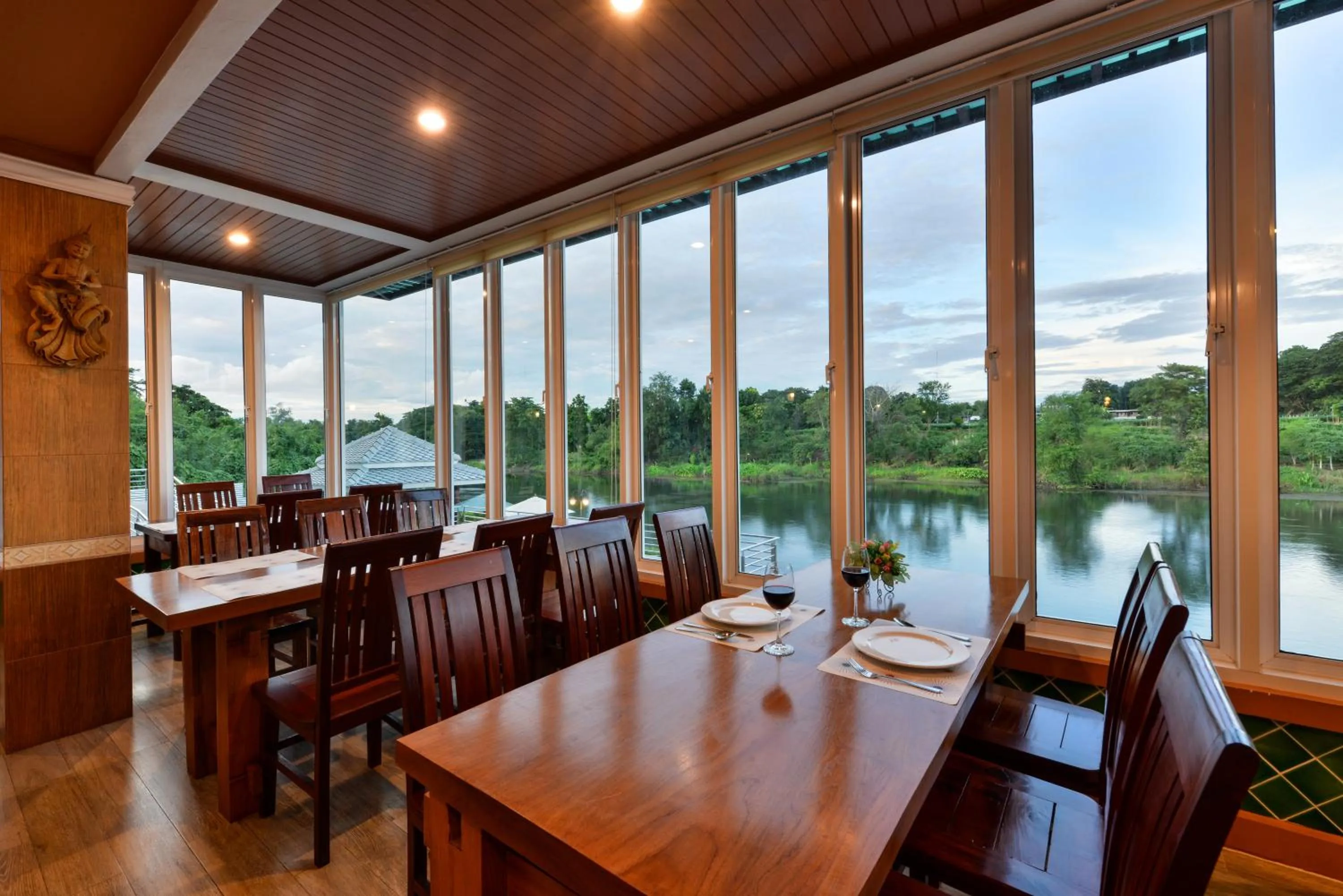 Restaurant/places to eat in Princess River Kwai Hotel
