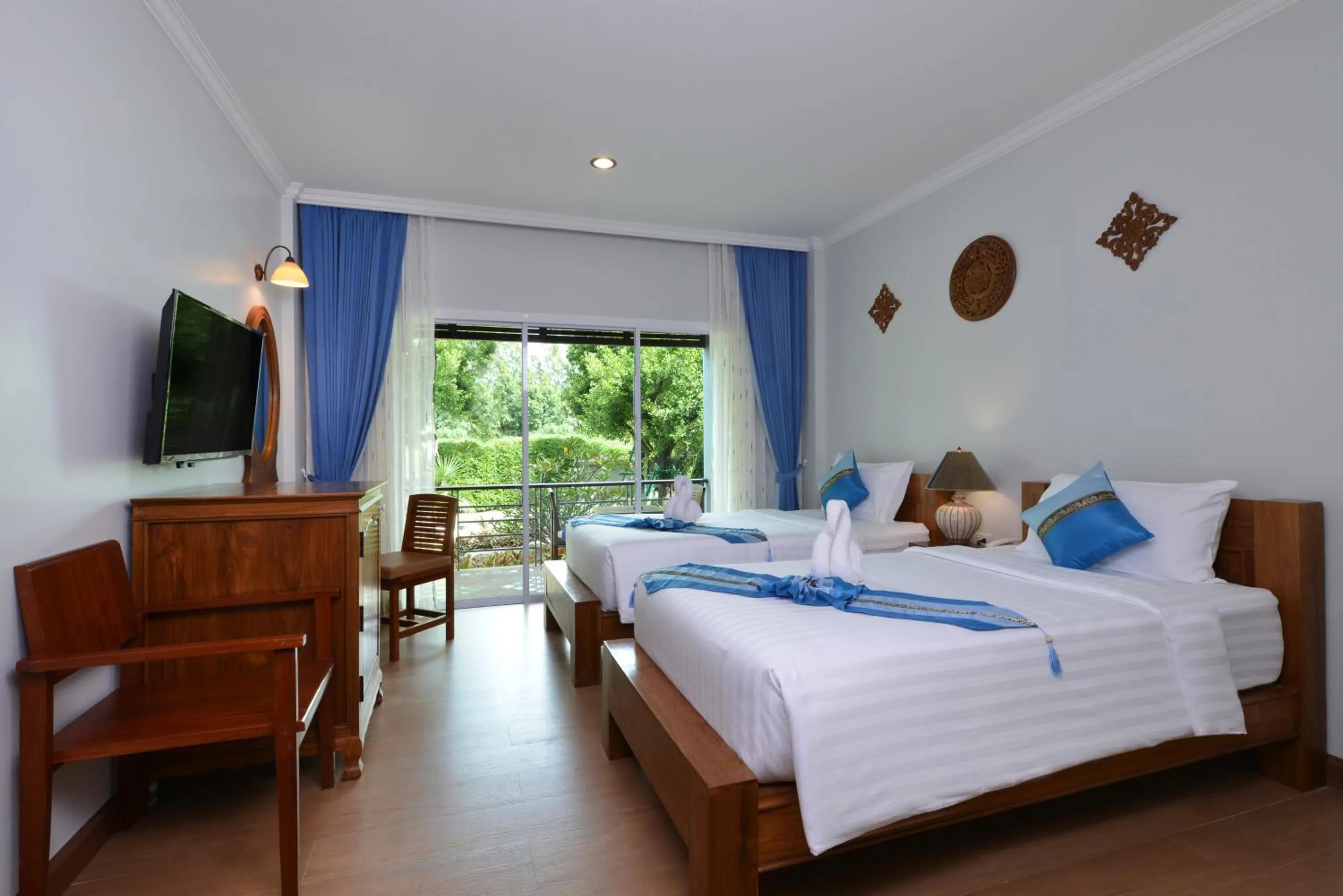 Photo of the whole room, Bed in Princess River Kwai Hotel