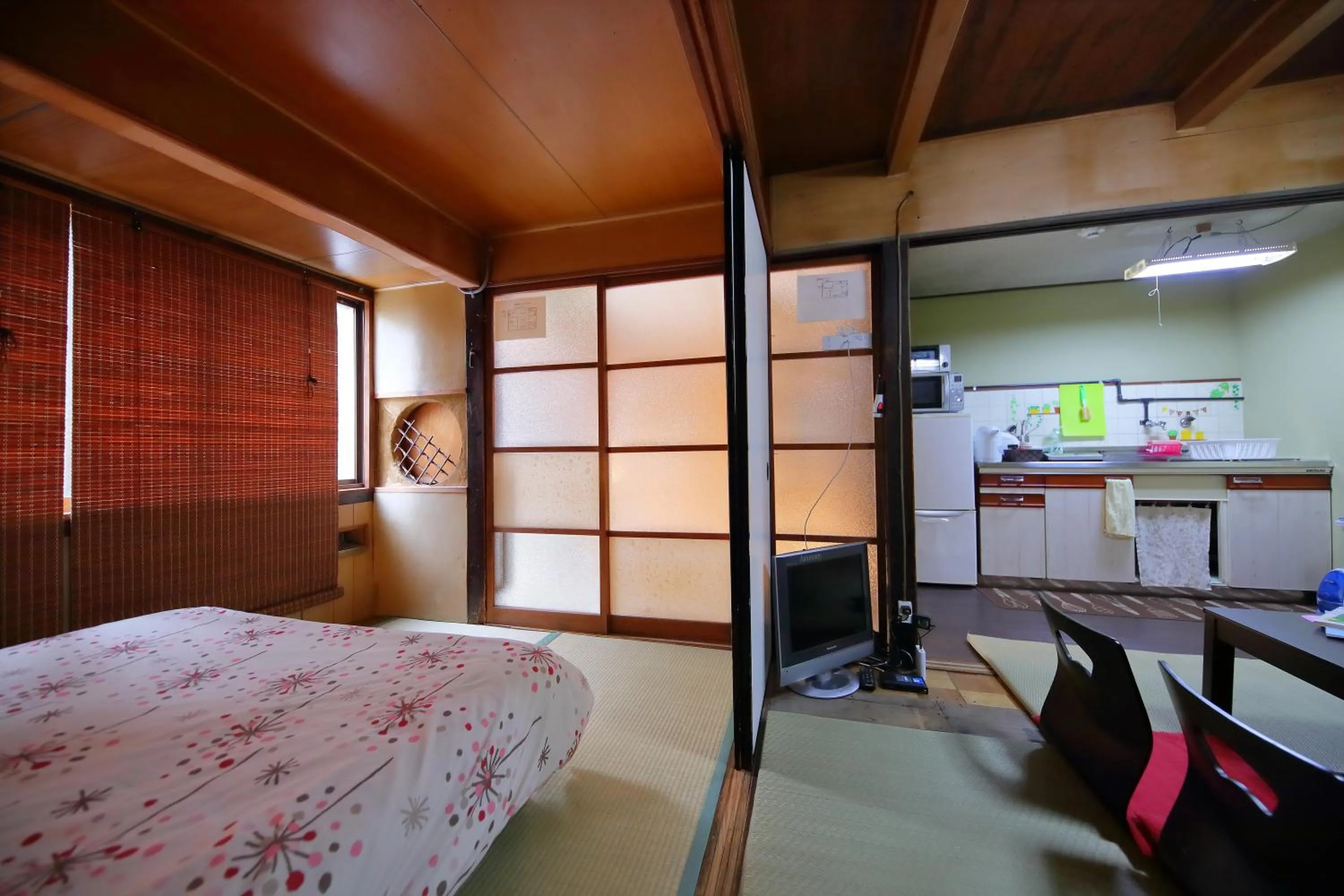Kitchen or kitchenette, Bed in Oyado Sanjo Machiya