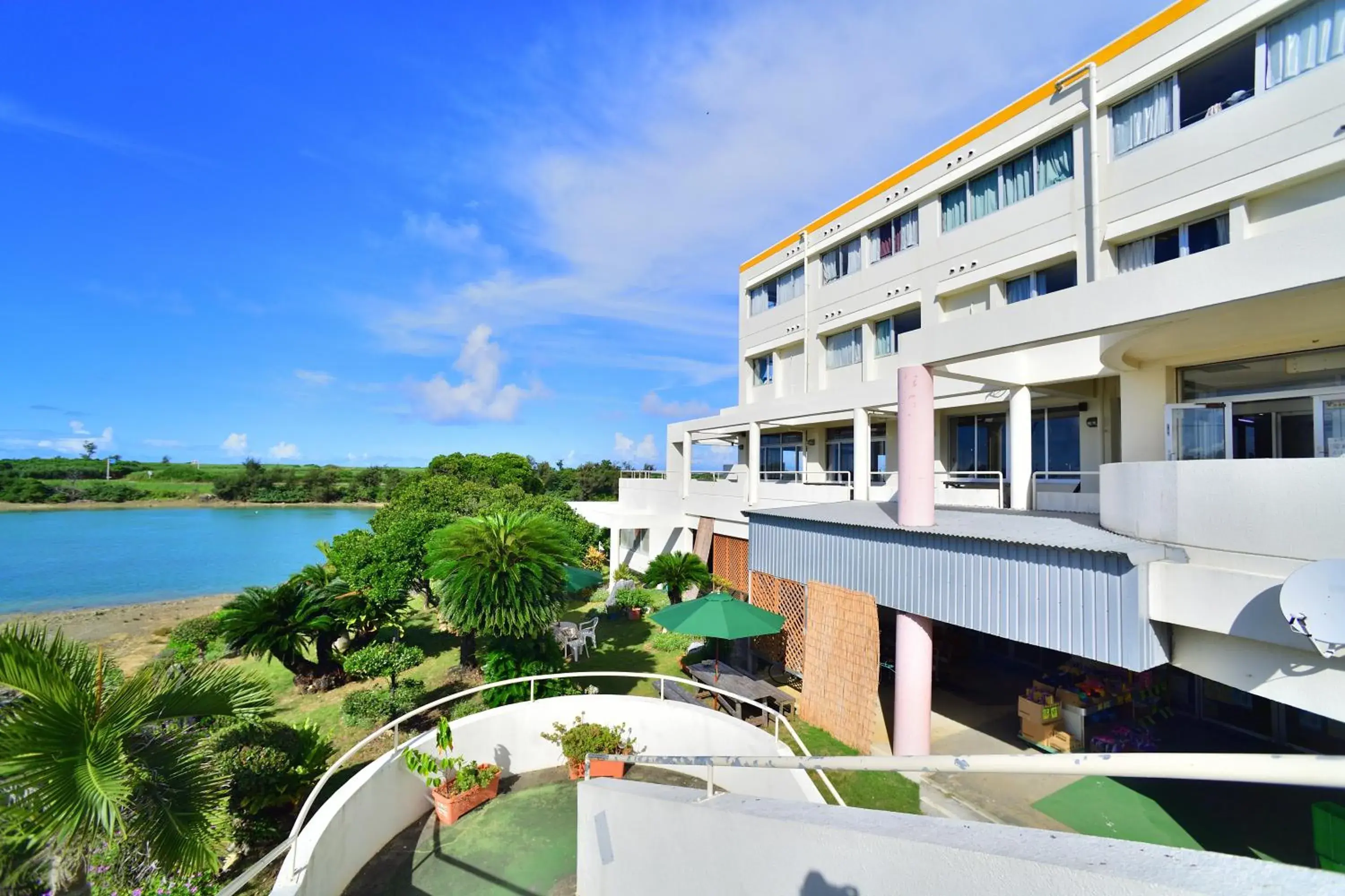 Facade/entrance in Hotel South Island Facade/entrance in Hotel South Island