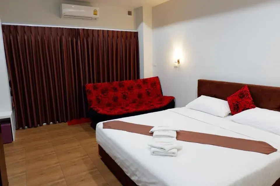 Photo of the whole room, Bed in Namthip Residence Photo of the whole room, Bed in Namthip Residence