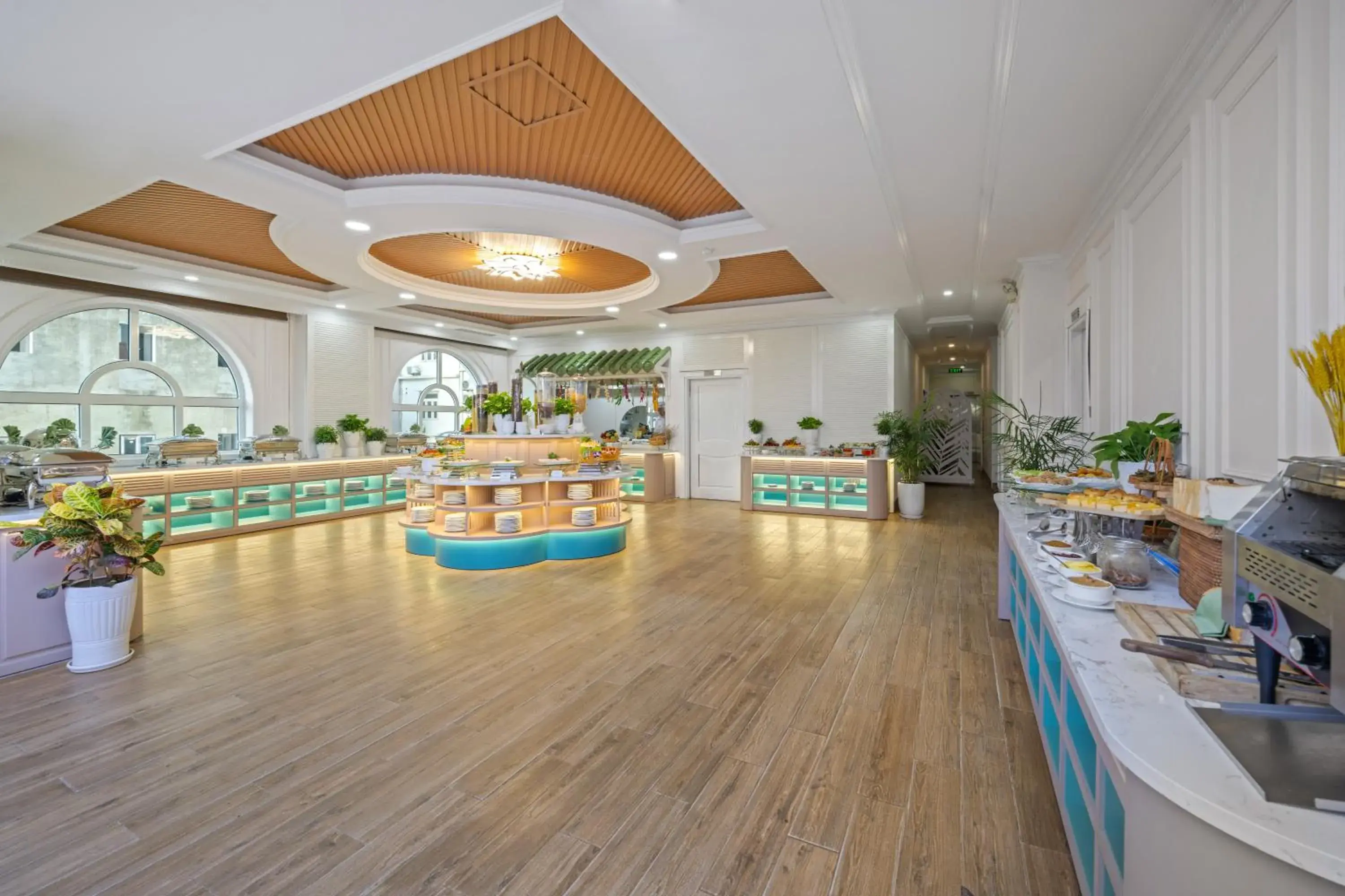 Restaurant/places to eat in Paracel Beach Hotel Restaurant/places to eat in Paracel Beach Hotel