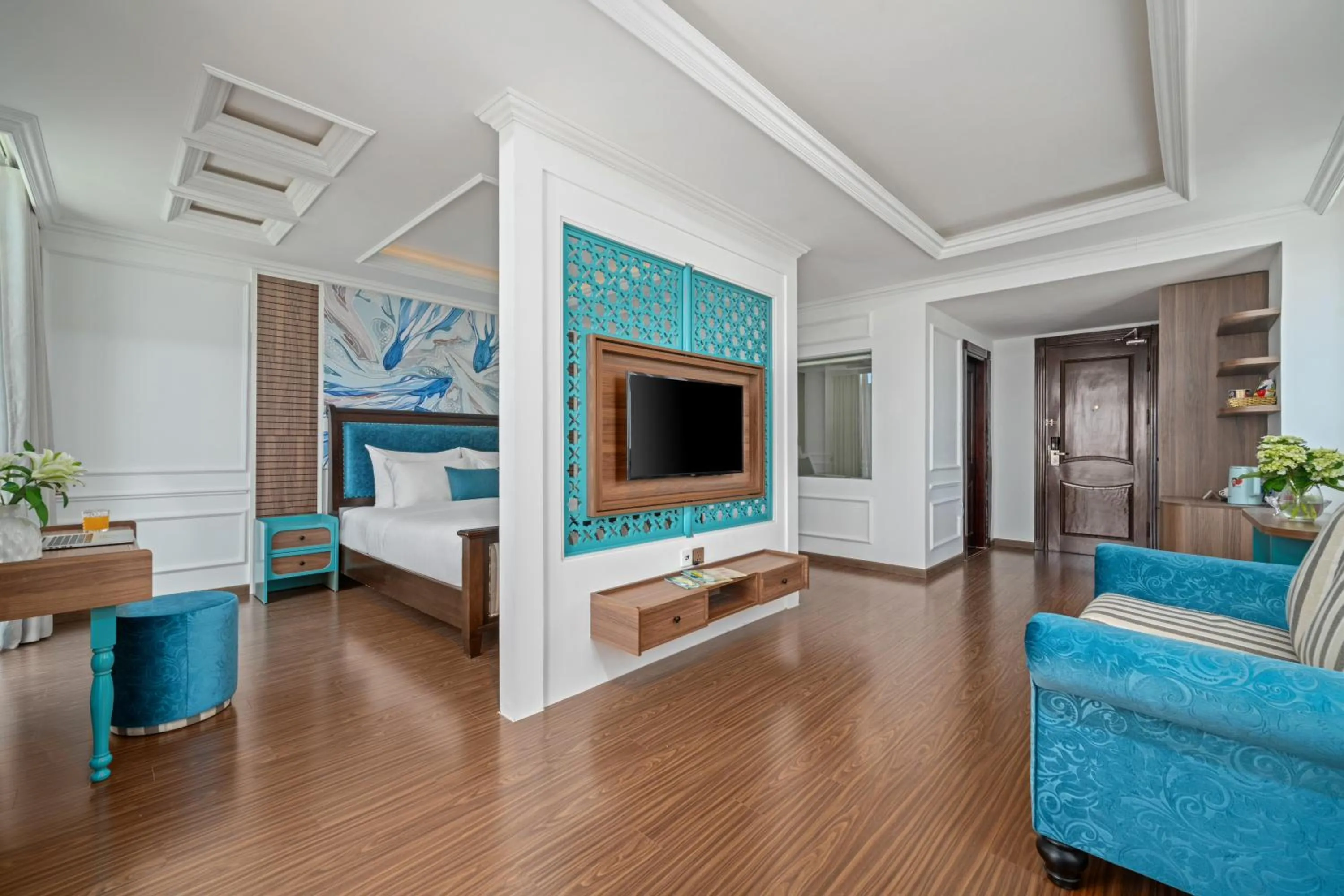 Communal lounge/ TV room in Paracel Beach Hotel