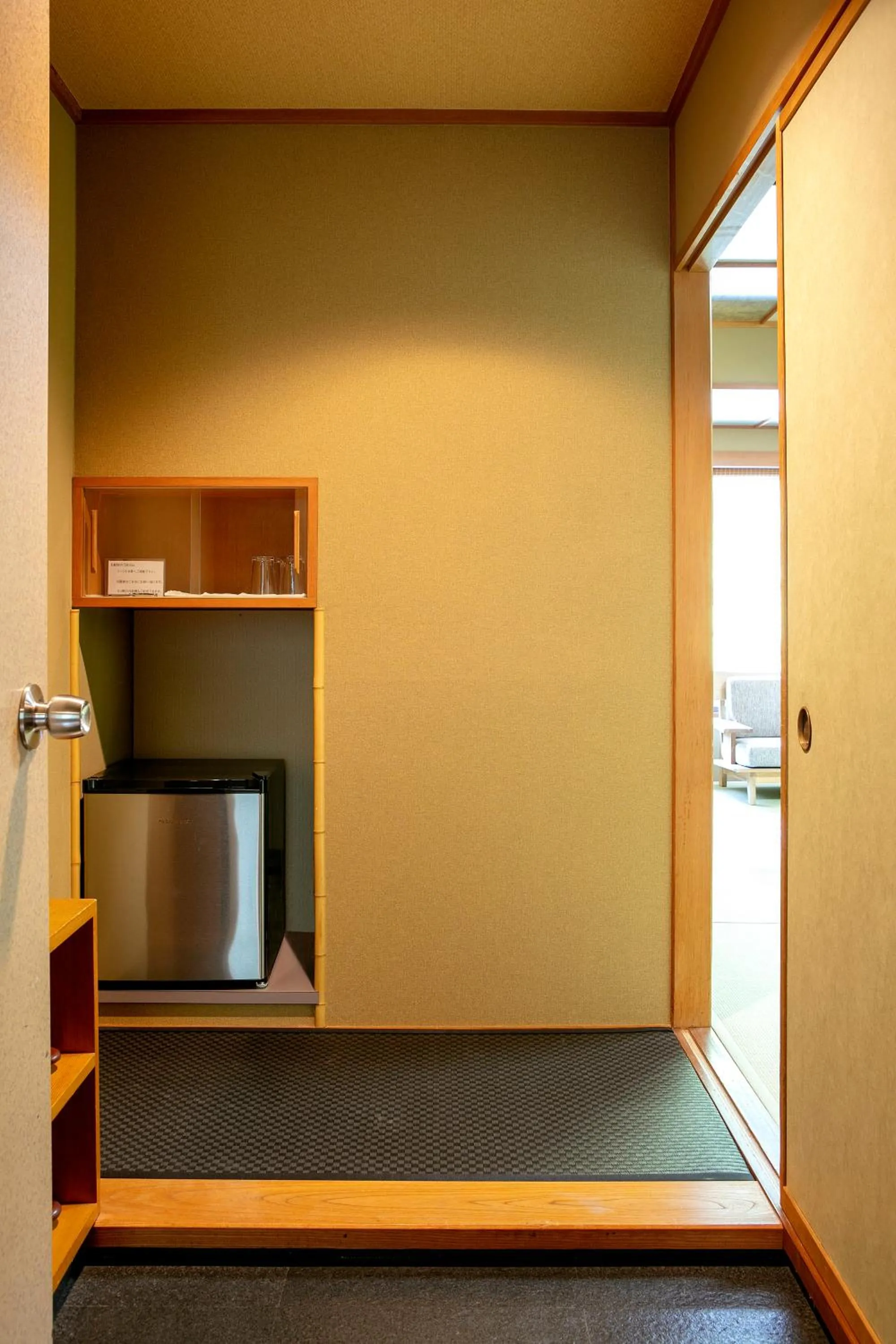 Photo of the whole room in Honjin