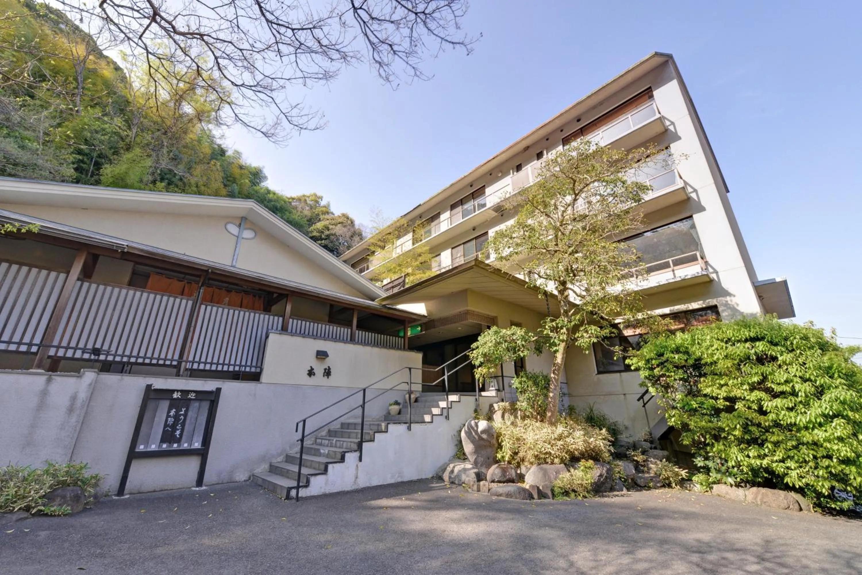 Facade/entrance in Honjin