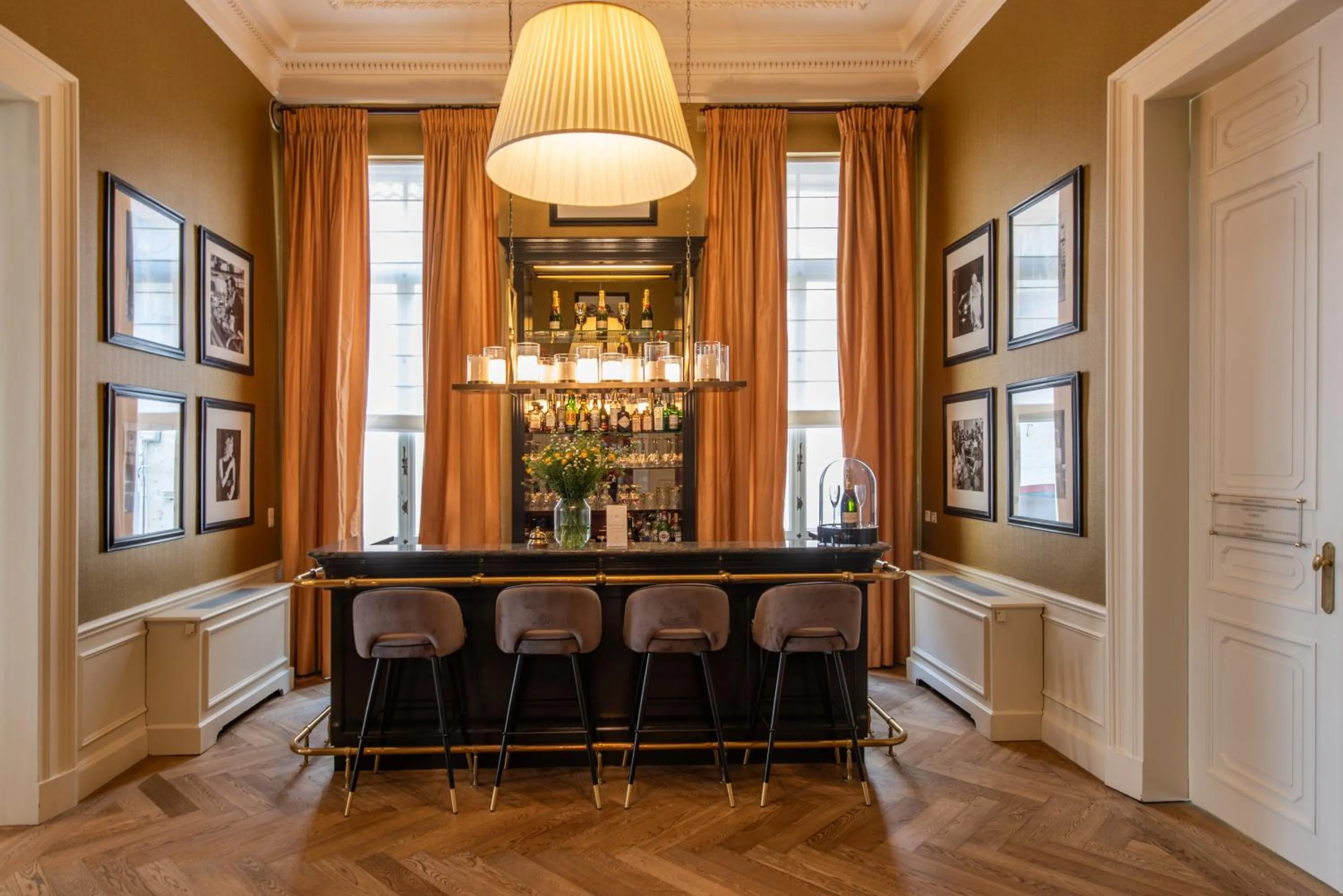 Lounge or bar in Dukes' Arches Brugge - by Dukes' Hotel Collection