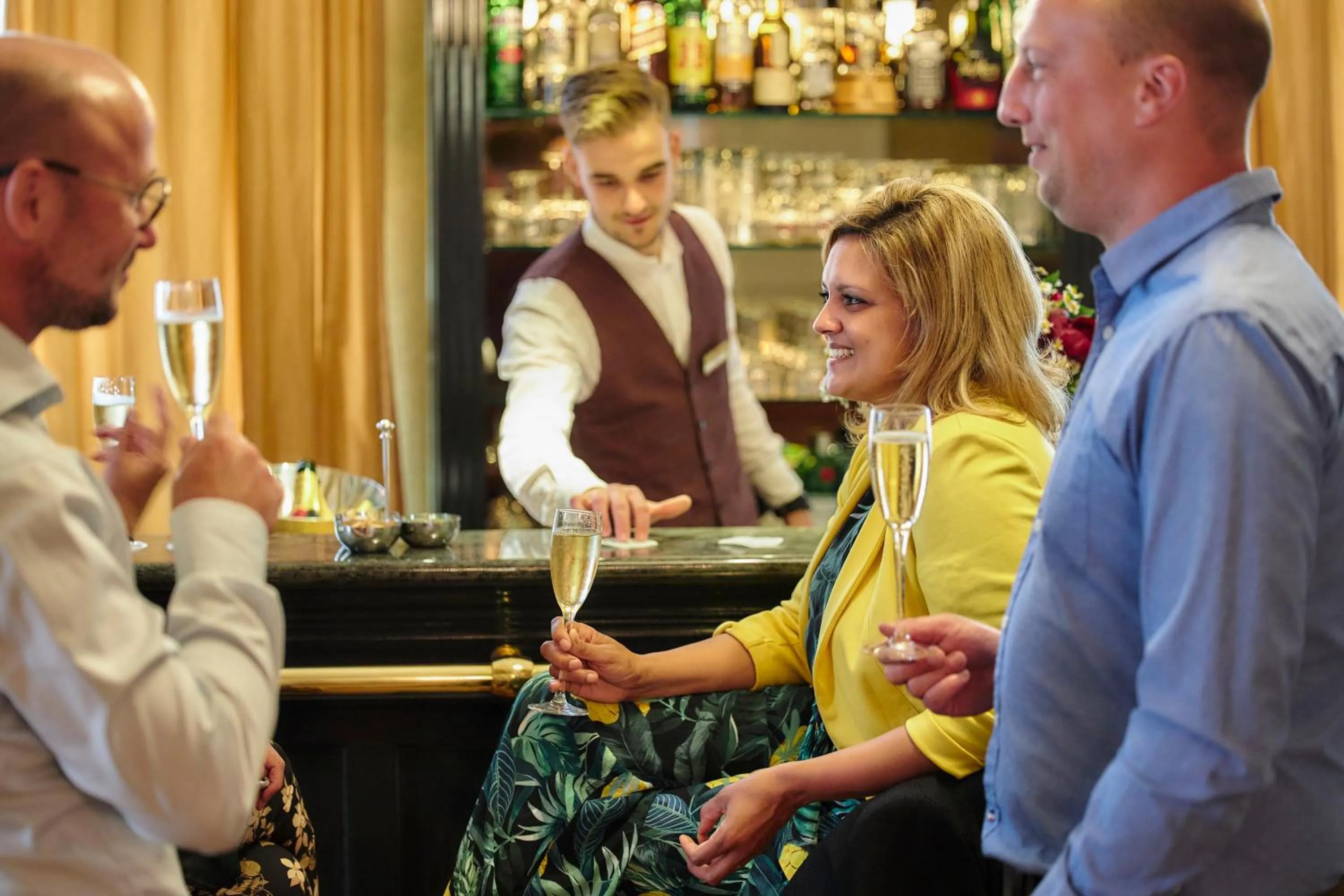 Lounge or bar in Dukes' Arches Brugge - by Dukes' Hotel Collection