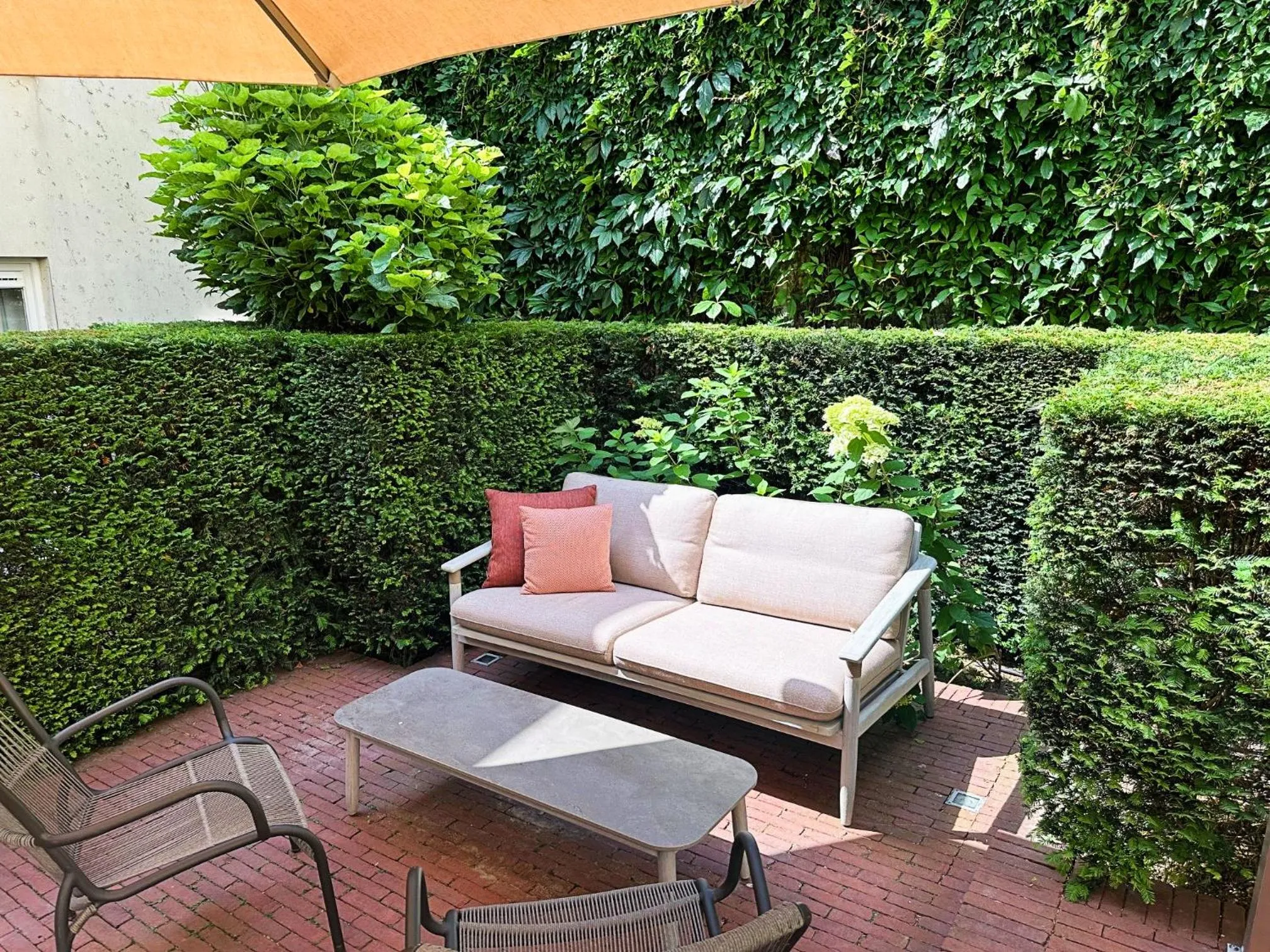 Inner courtyard view in Dukes' Arches Brugge - by Dukes' Hotel Collection