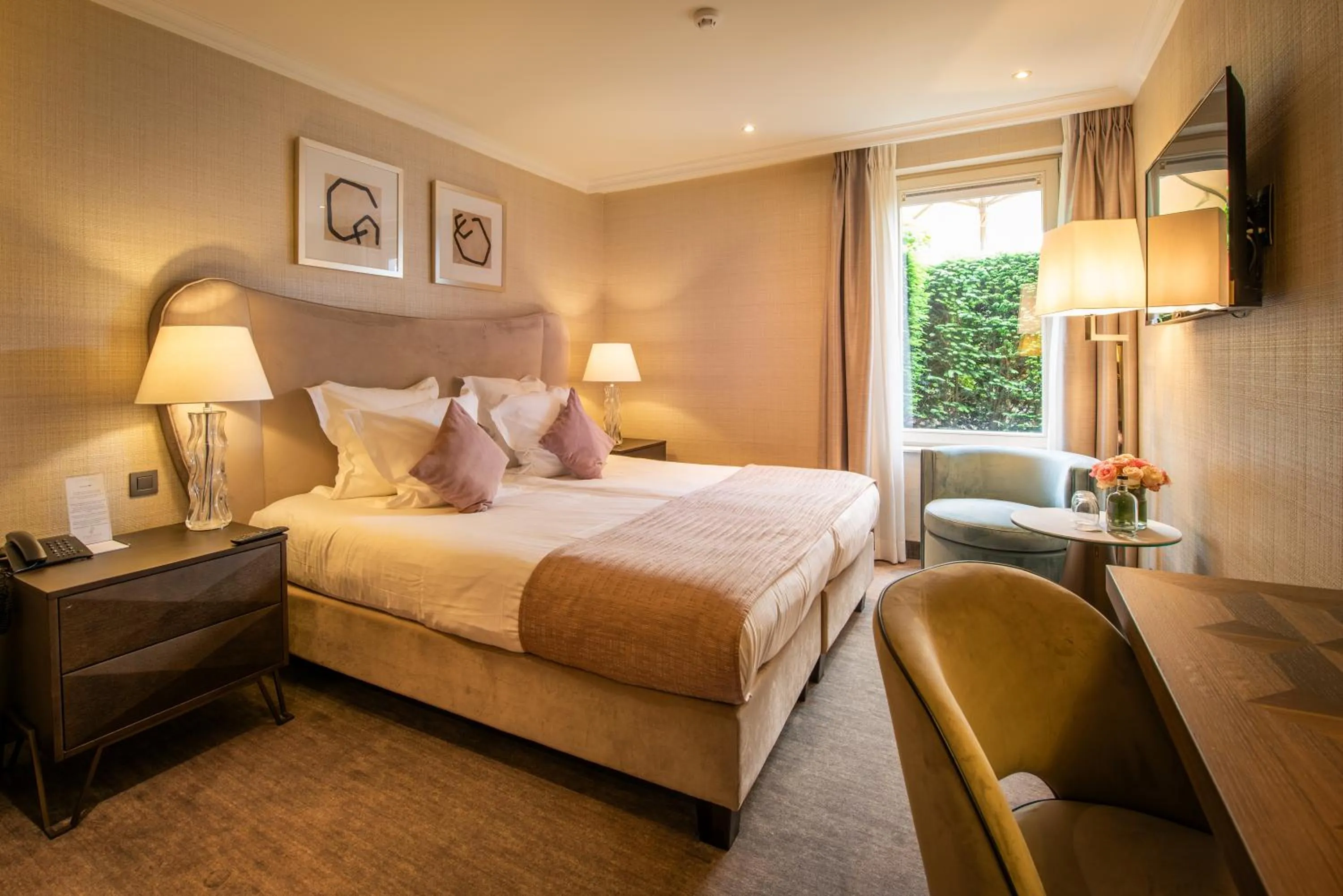 Bedroom, Bed in Dukes' Arches Brugge - by Dukes' Hotel Collection