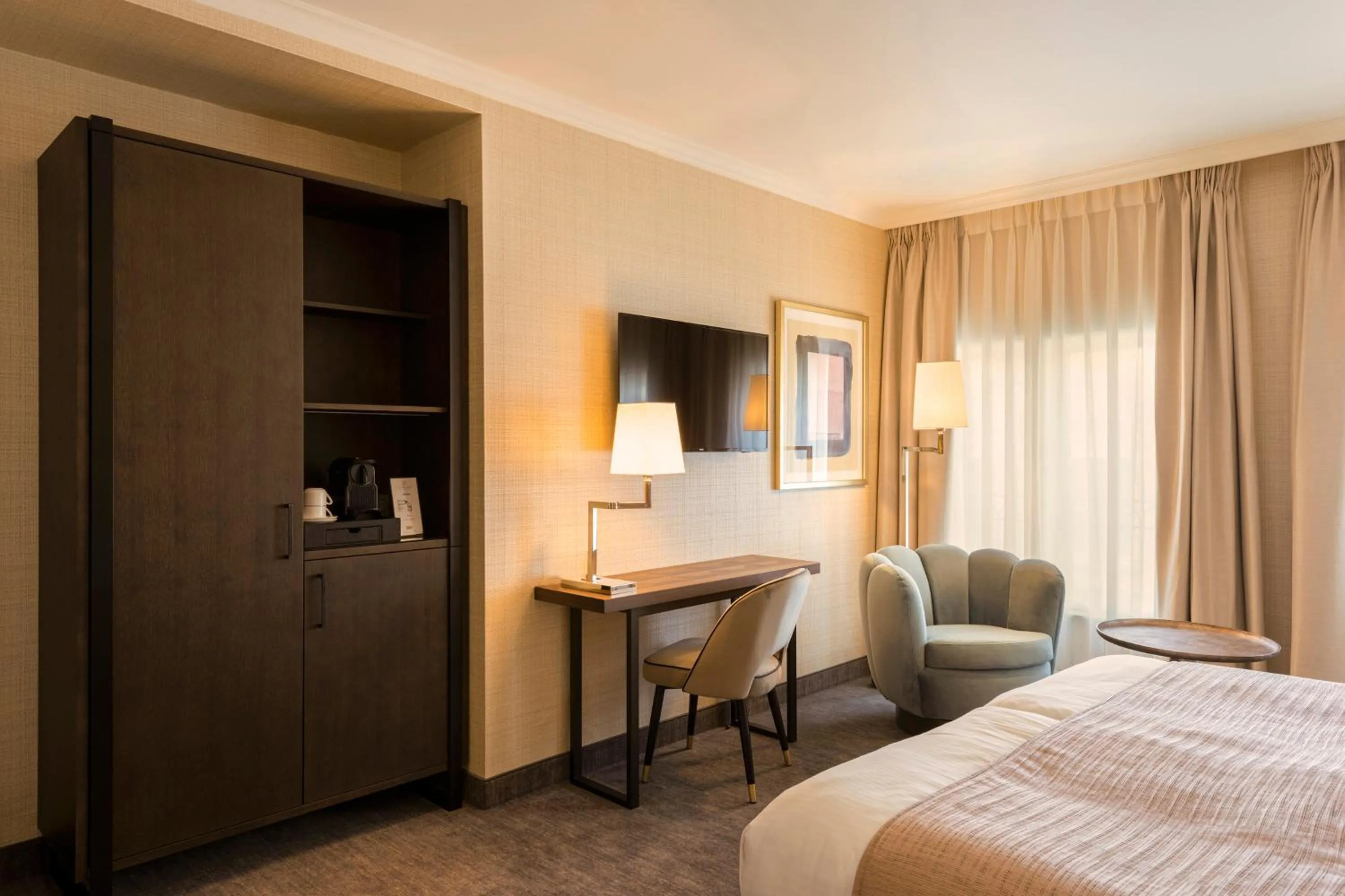 Bedroom, Bed in Dukes' Arches Brugge - by Dukes' Hotel Collection