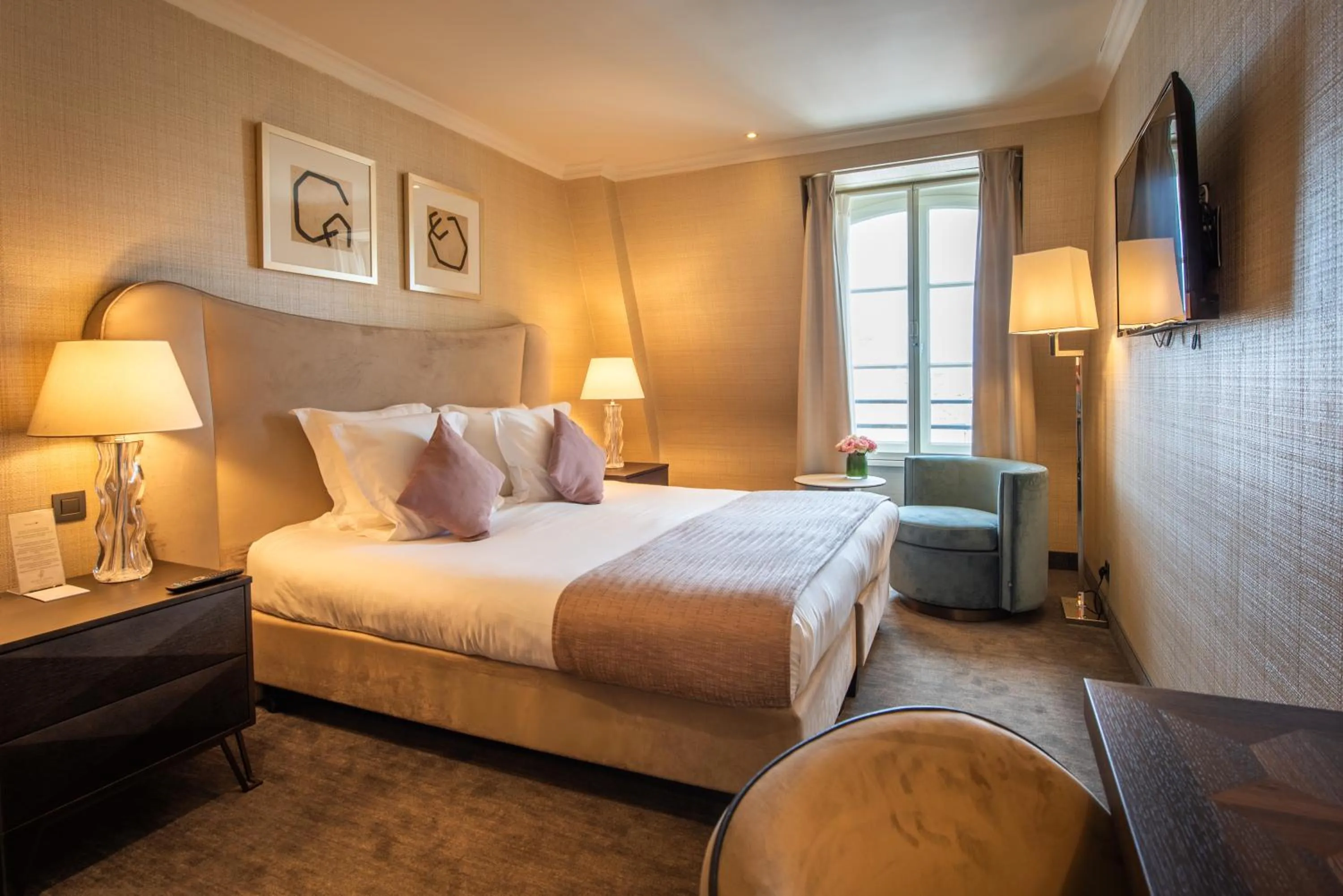 Bedroom, Bed in Dukes' Arches Brugge - by Dukes' Hotel Collection