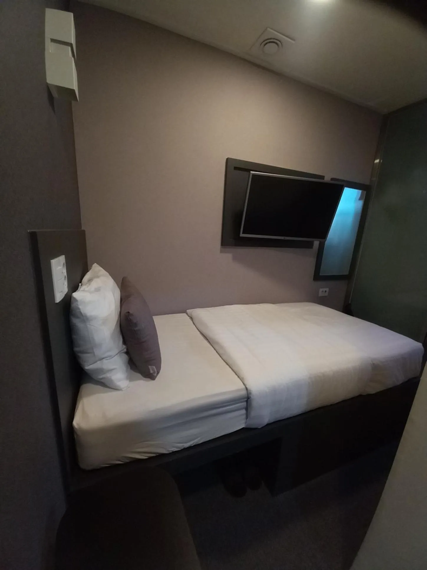 Decorative detail, Bed in Philstay Myeongdong Metro