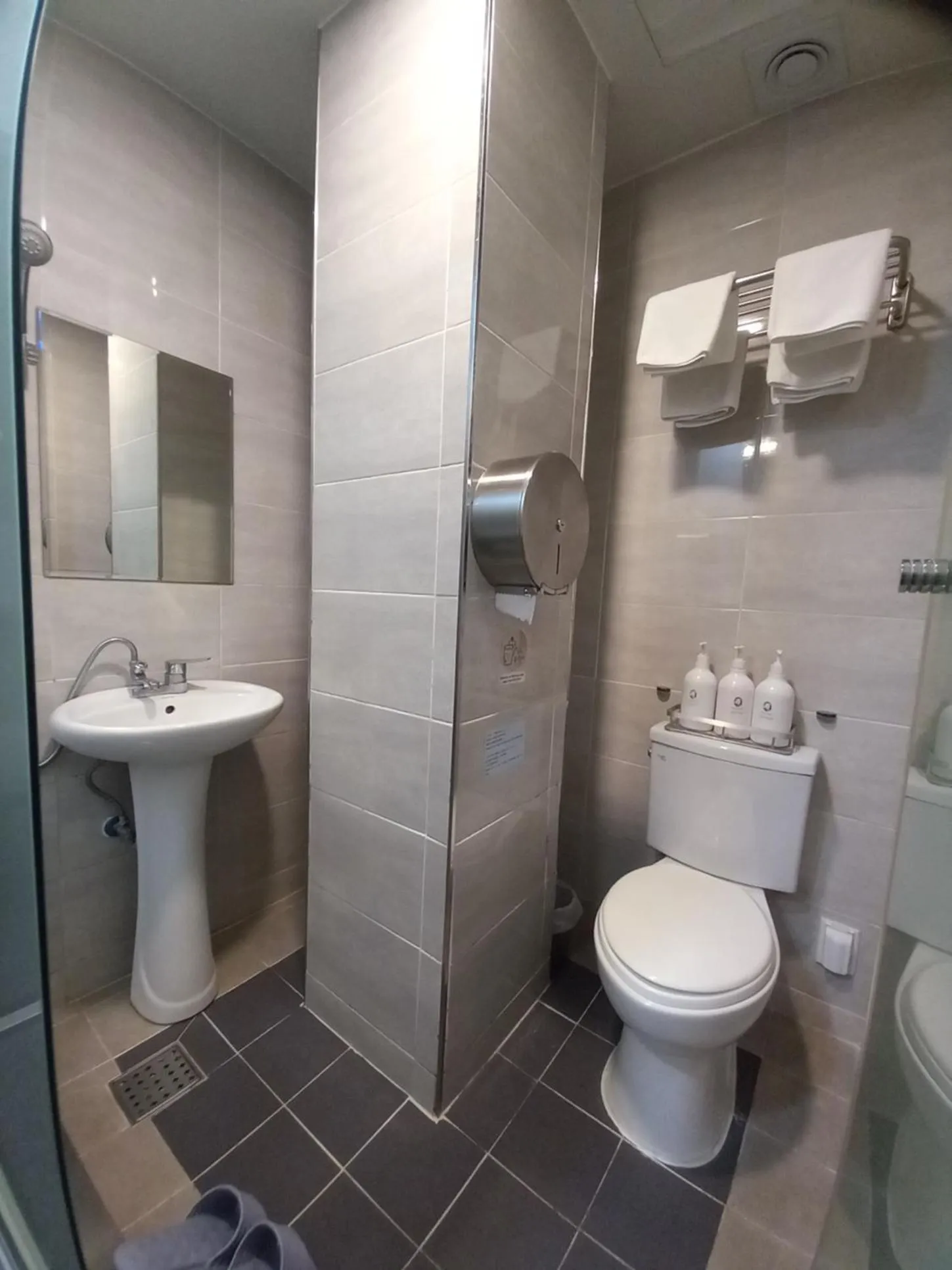 Toilet in Philstay Myeongdong Metro