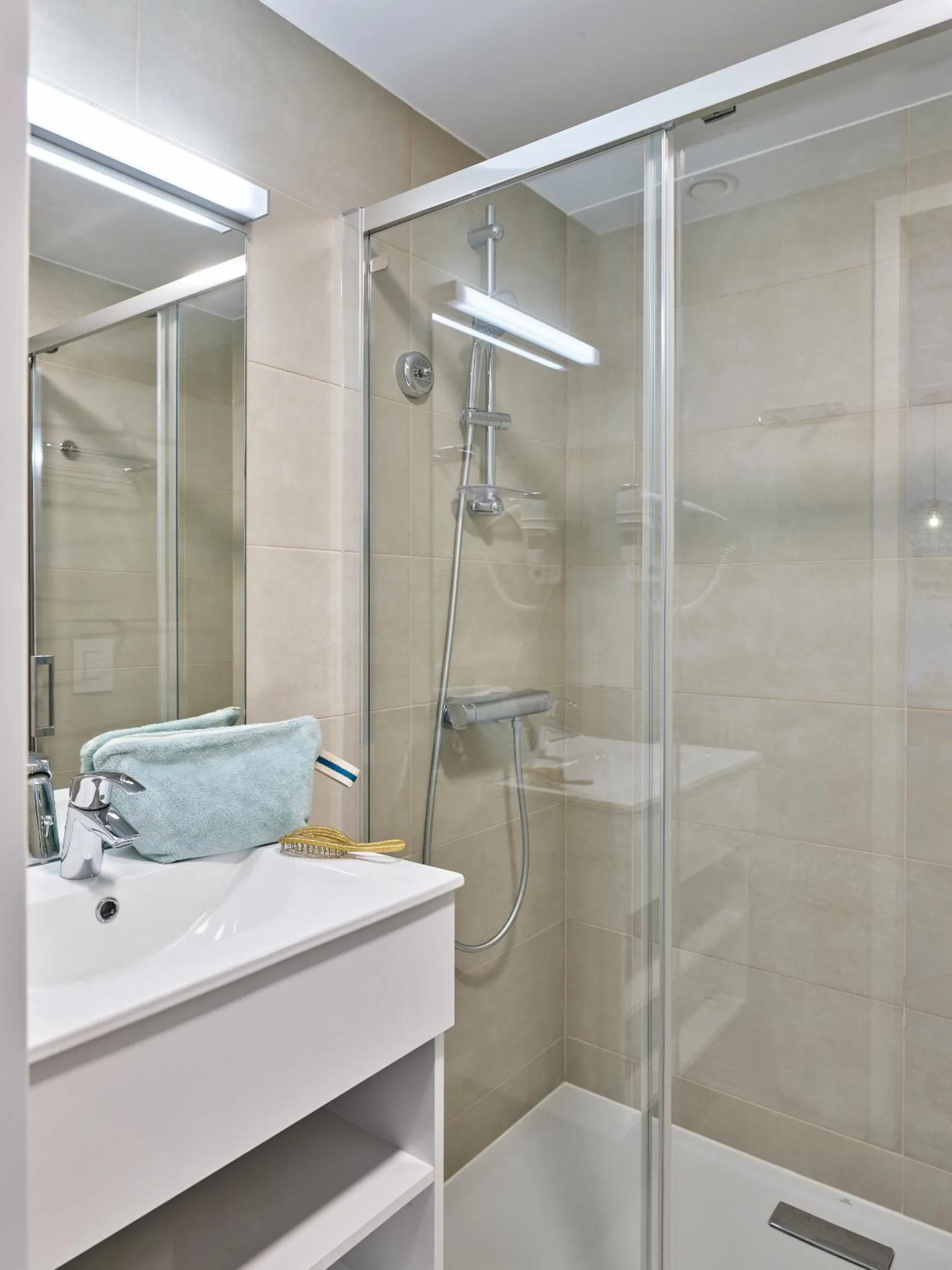 Shower in Holiday Suites Zeebrugge