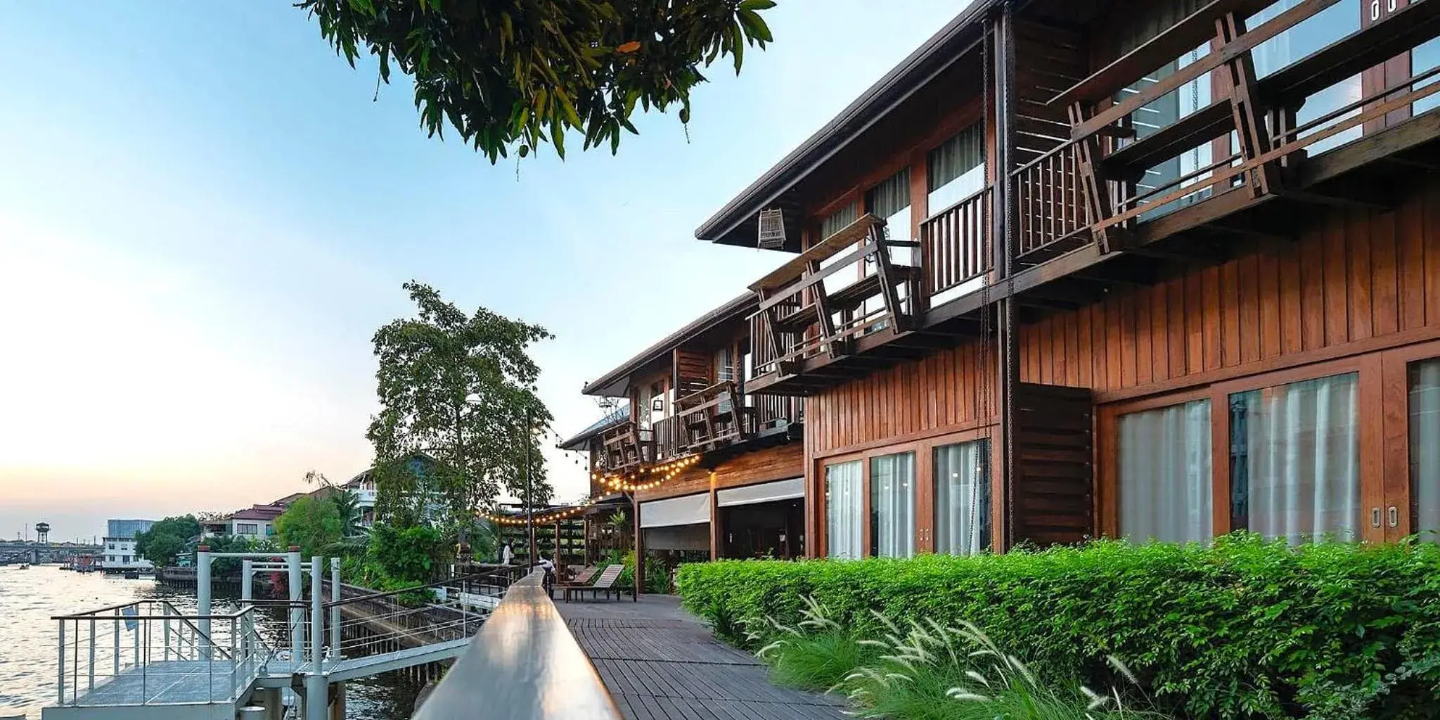 Property building in Chann Bangkok Noi Property building in Chann Bangkok Noi