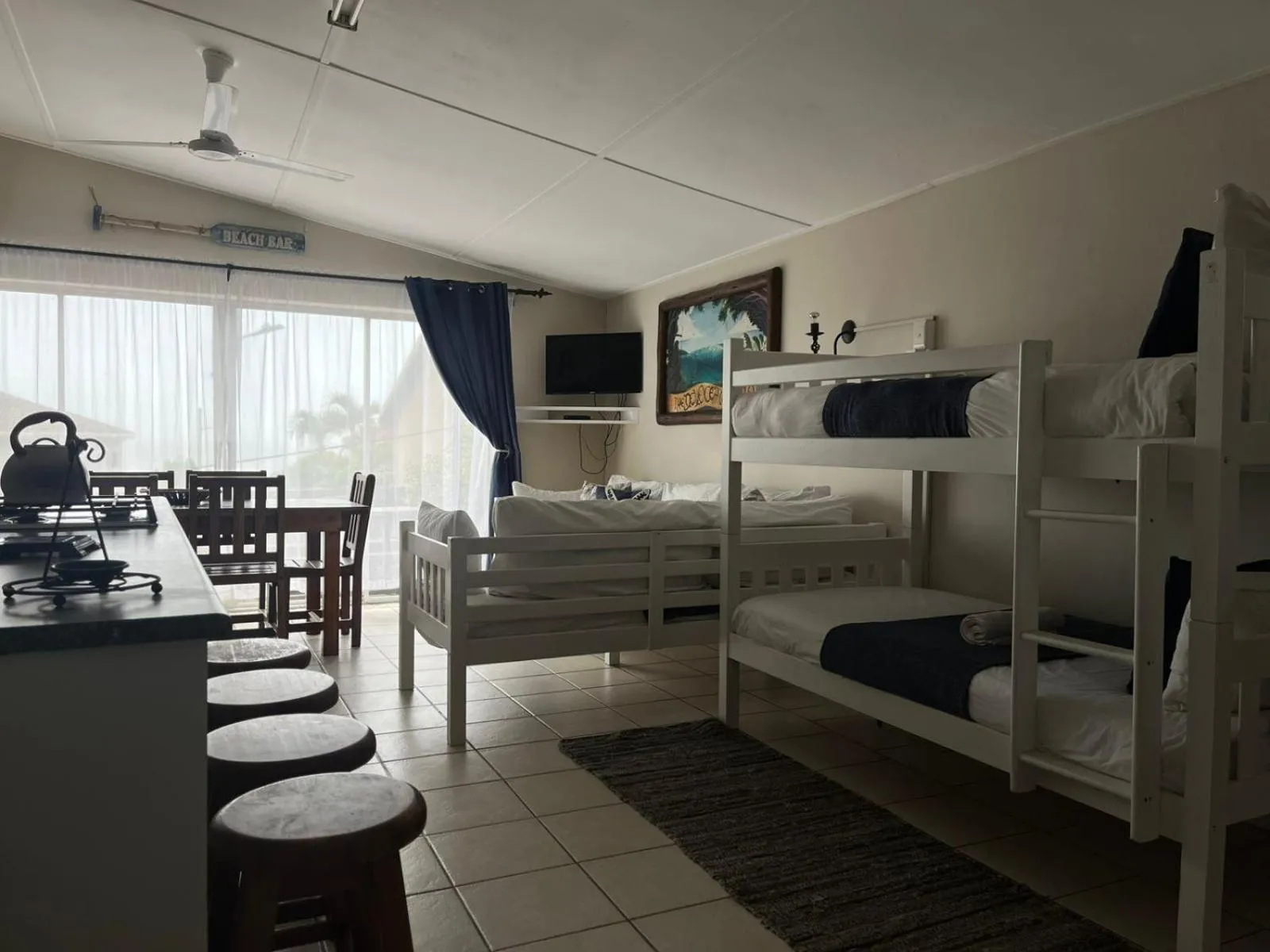 Bed in Ansteys Beach Self Catering Apartments
