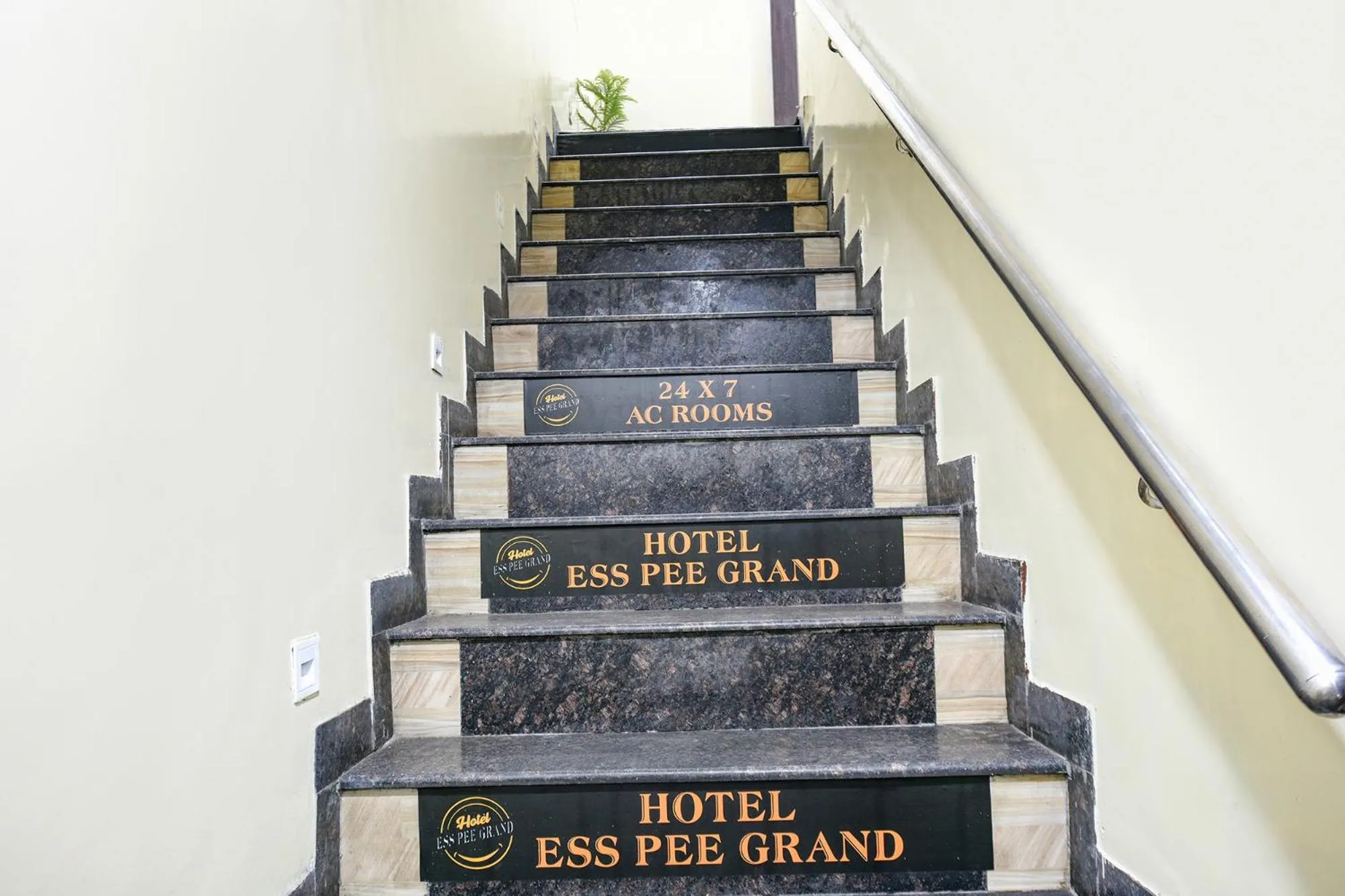 Lobby or reception in FabHotel Ess Pee Grand