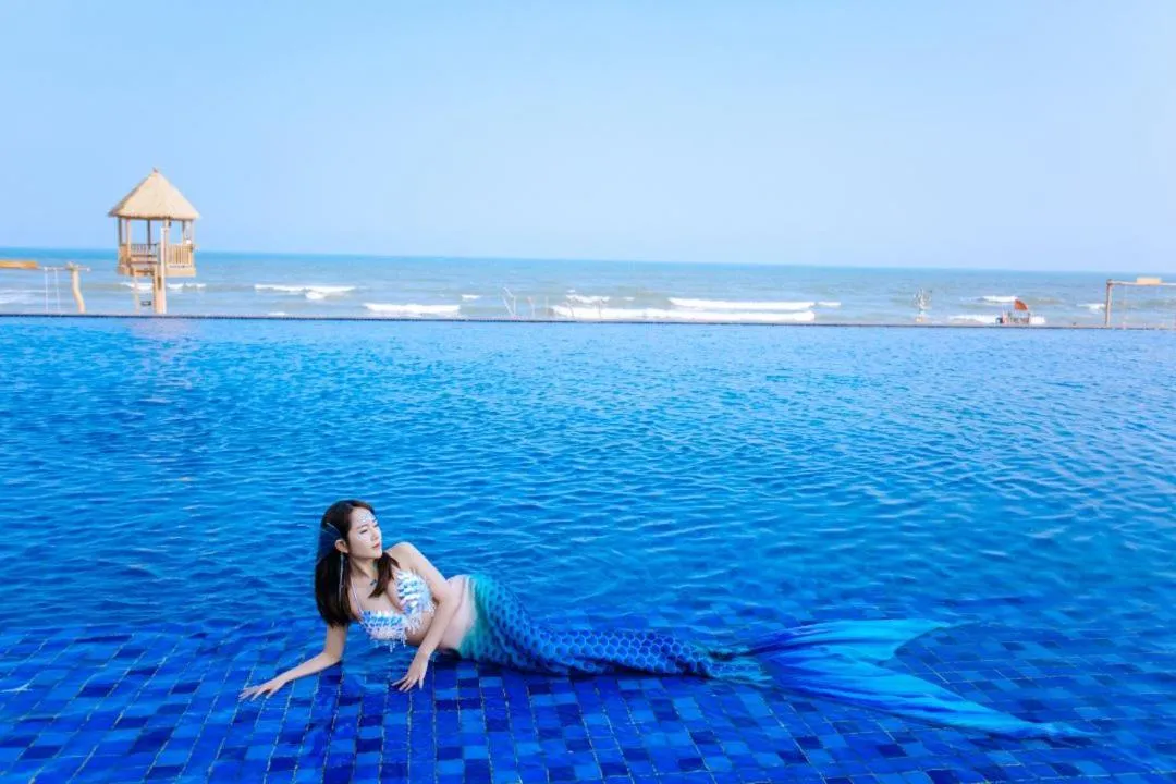 Swimming pool in Howard Johnson Sandalwoods Resort Huizhou