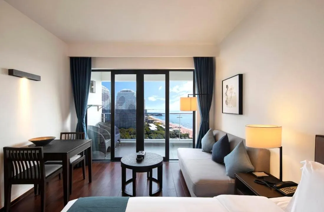 Bed in Howard Johnson Sandalwoods Resort Huizhou