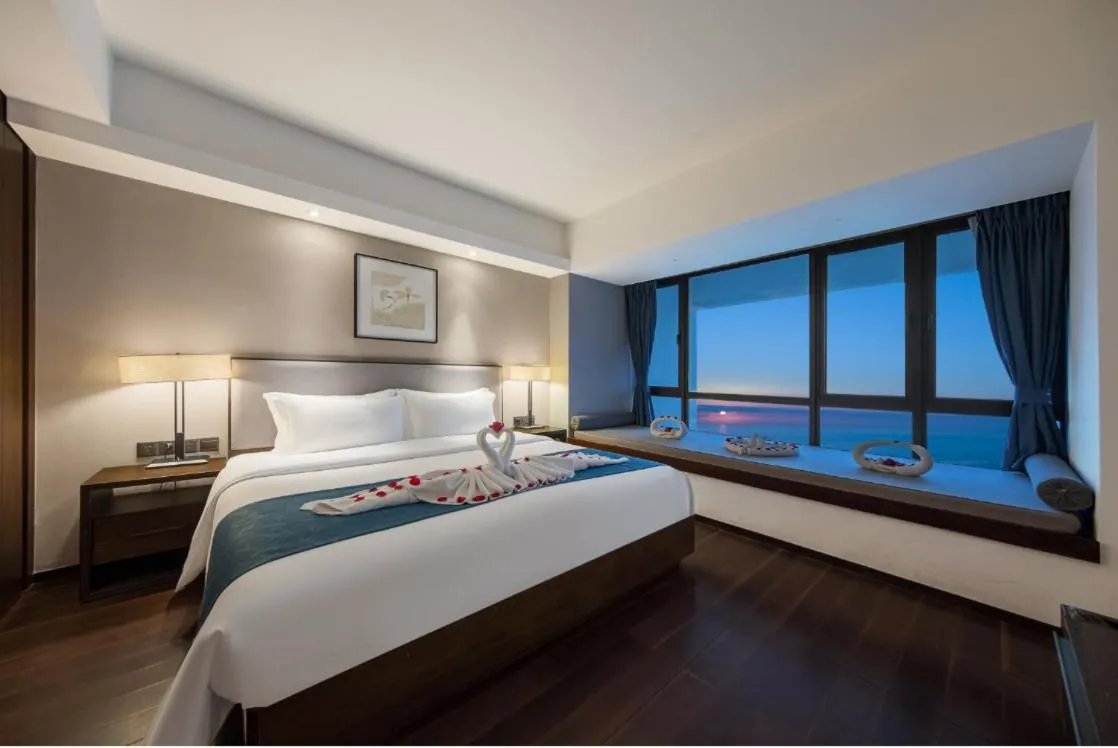 Bed in Howard Johnson Sandalwoods Resort Huizhou