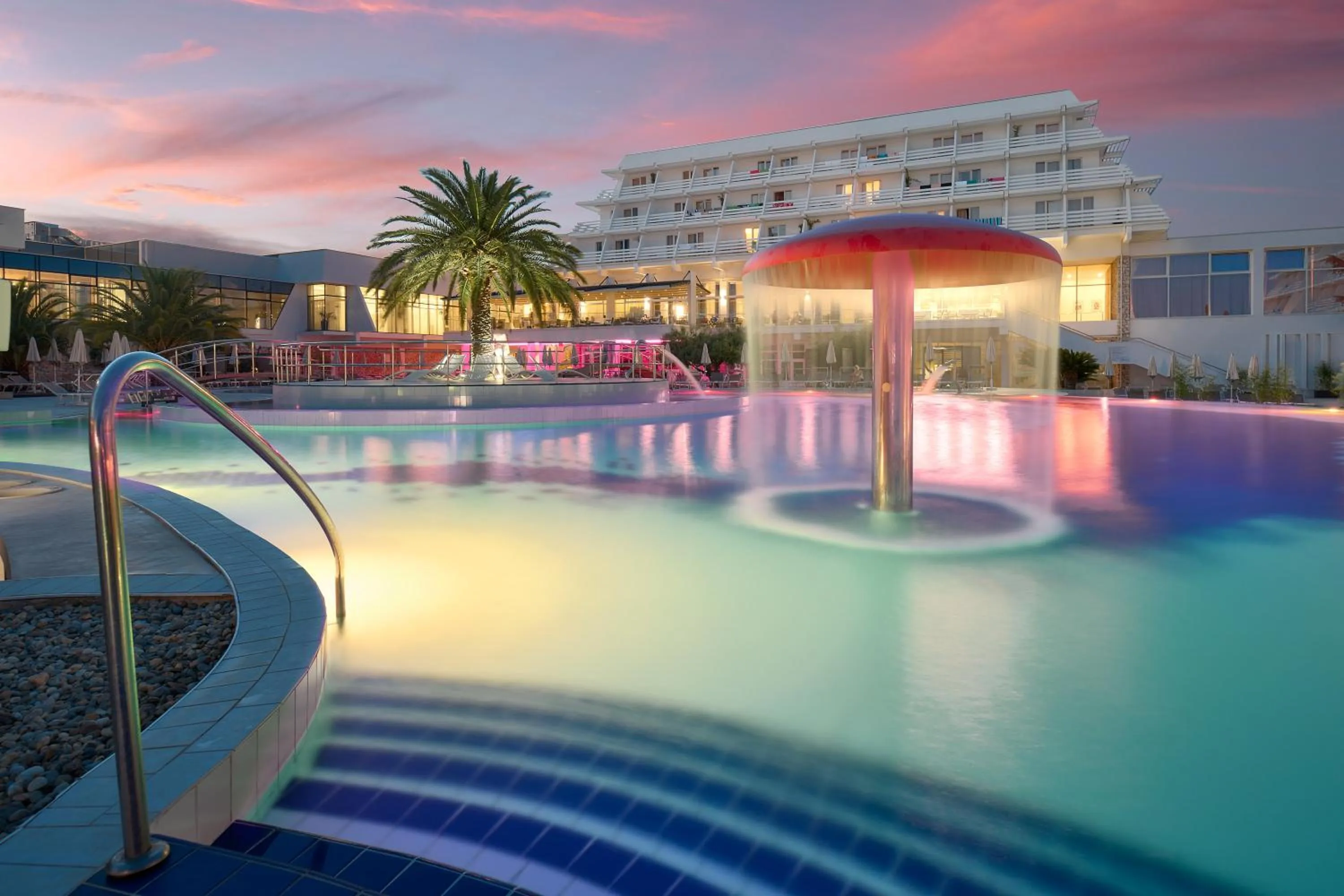 Swimming pool in Hotel Olympia Sky