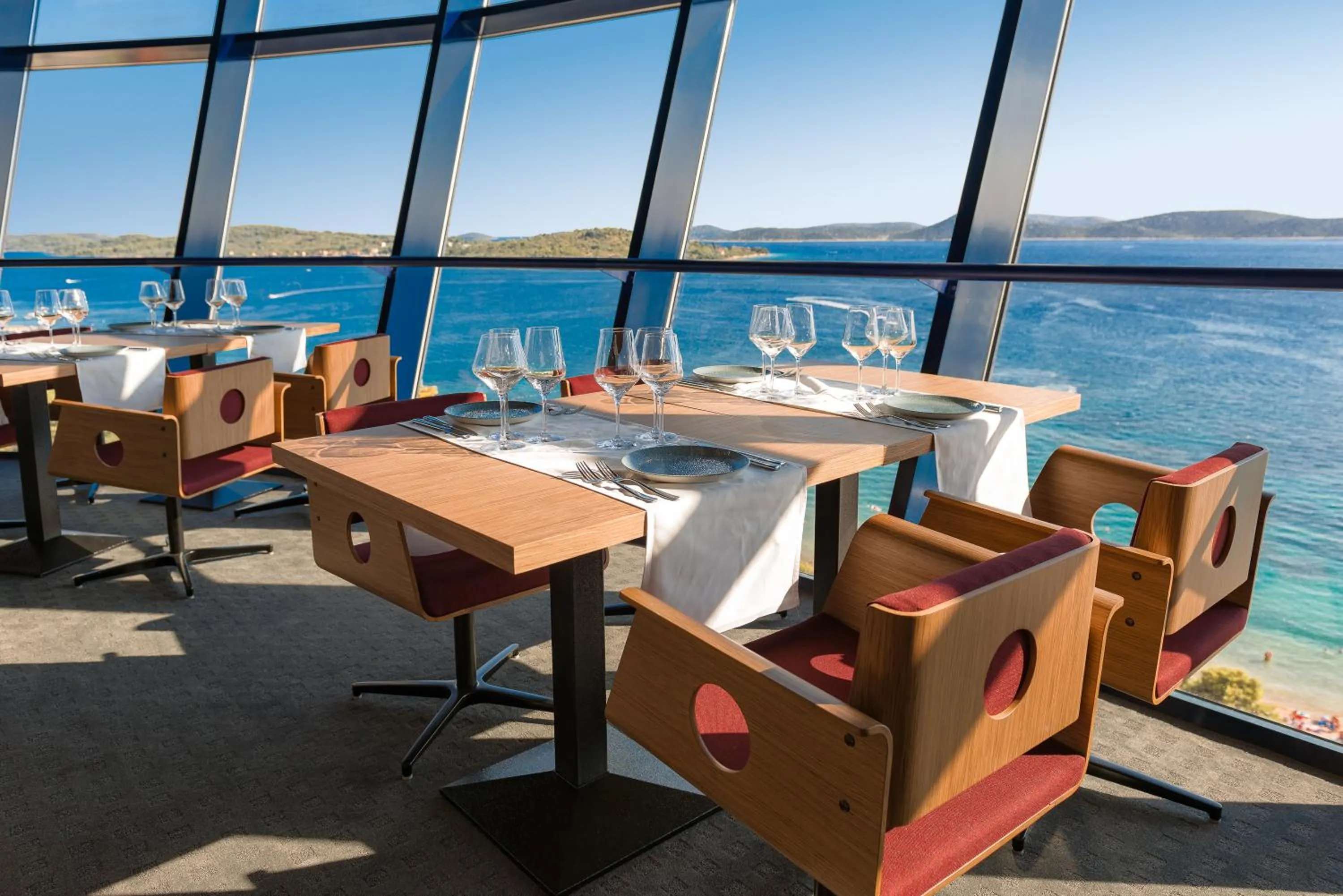 Restaurant/places to eat in Hotel Olympia Sky