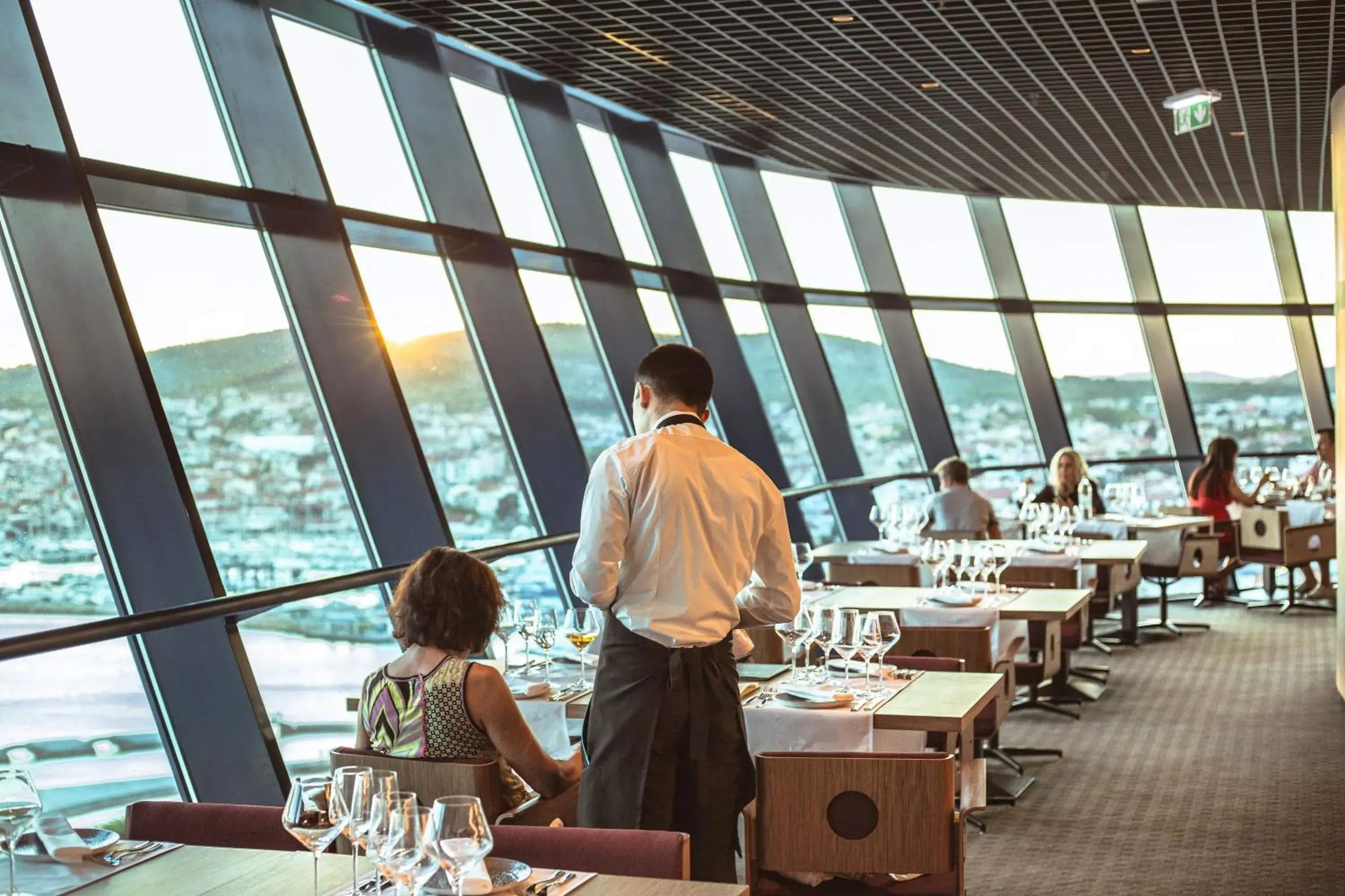 Restaurant/places to eat in Hotel Olympia Sky Restaurant/places to eat in Hotel Olympia Sky