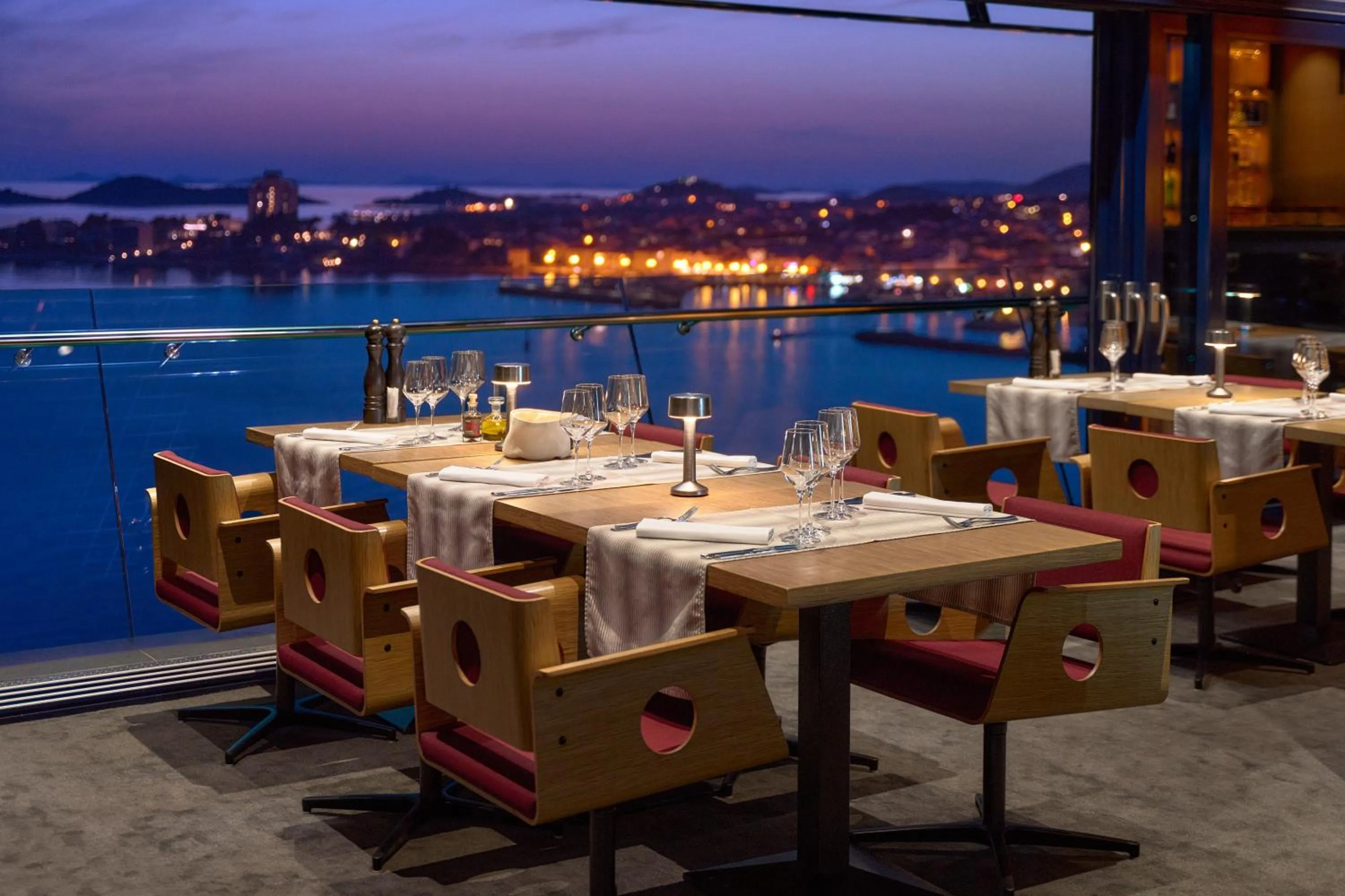 Restaurant/places to eat in Hotel Olympia Sky