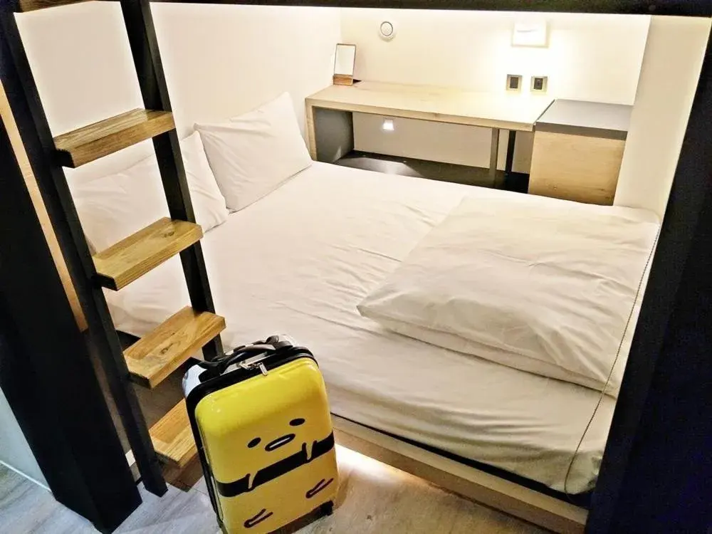 bunk bed, Bed in Taiwan Youth Hostel & Capsule Hotel