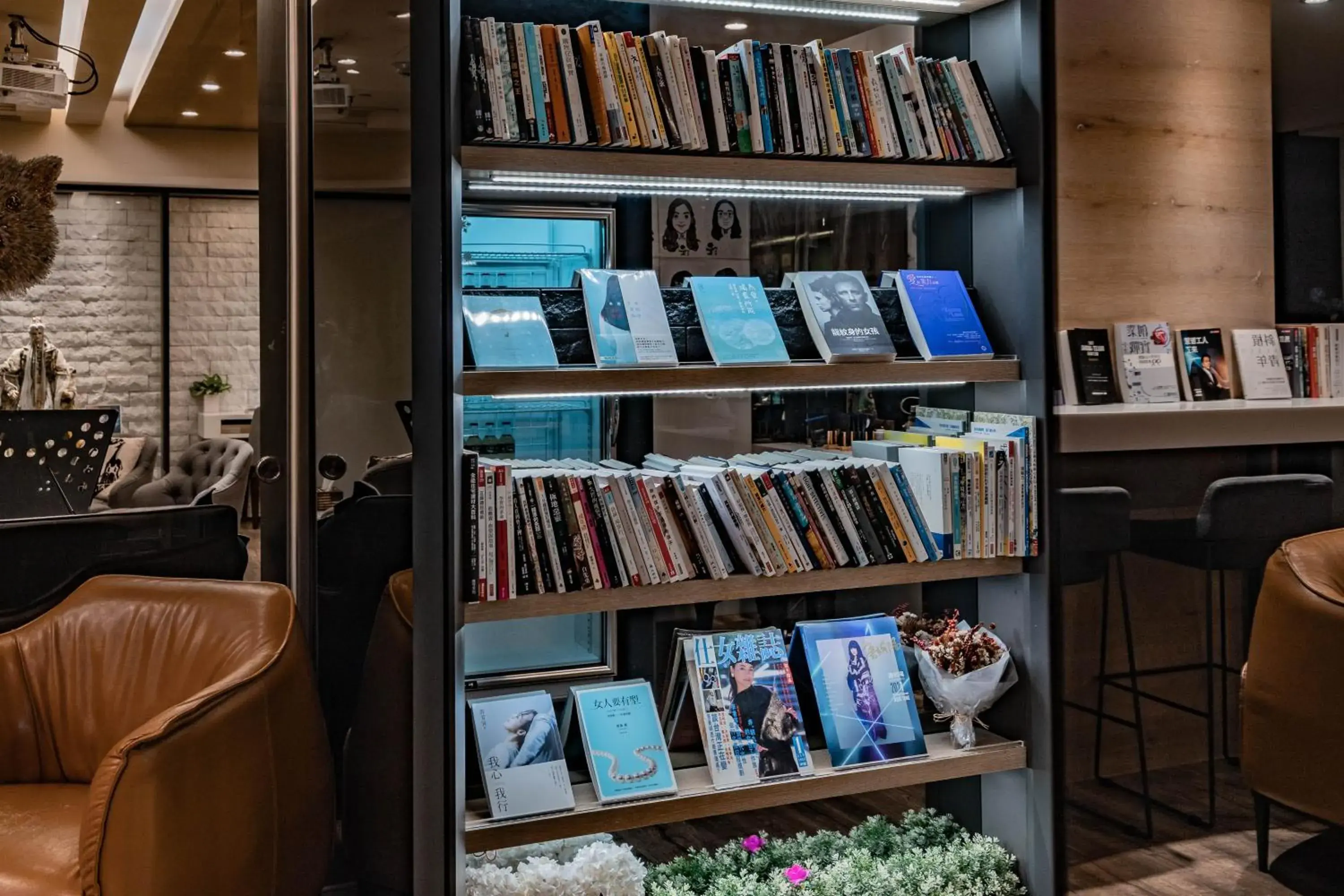 Library in Taiwan Youth Hostel & Capsule Hotel