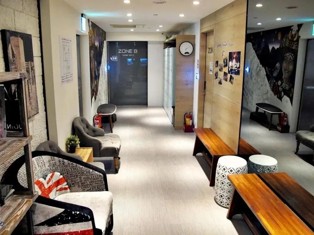 Lounge or bar, Lobby/Reception in Taiwan Youth Hostel & Capsule Hotel