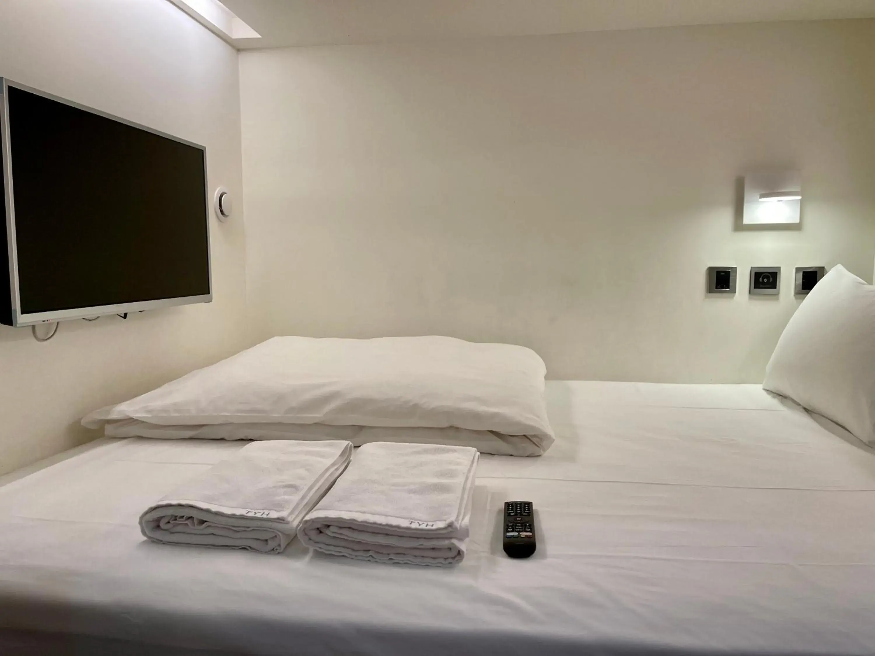 Bed in Taiwan Youth Hostel & Capsule Hotel