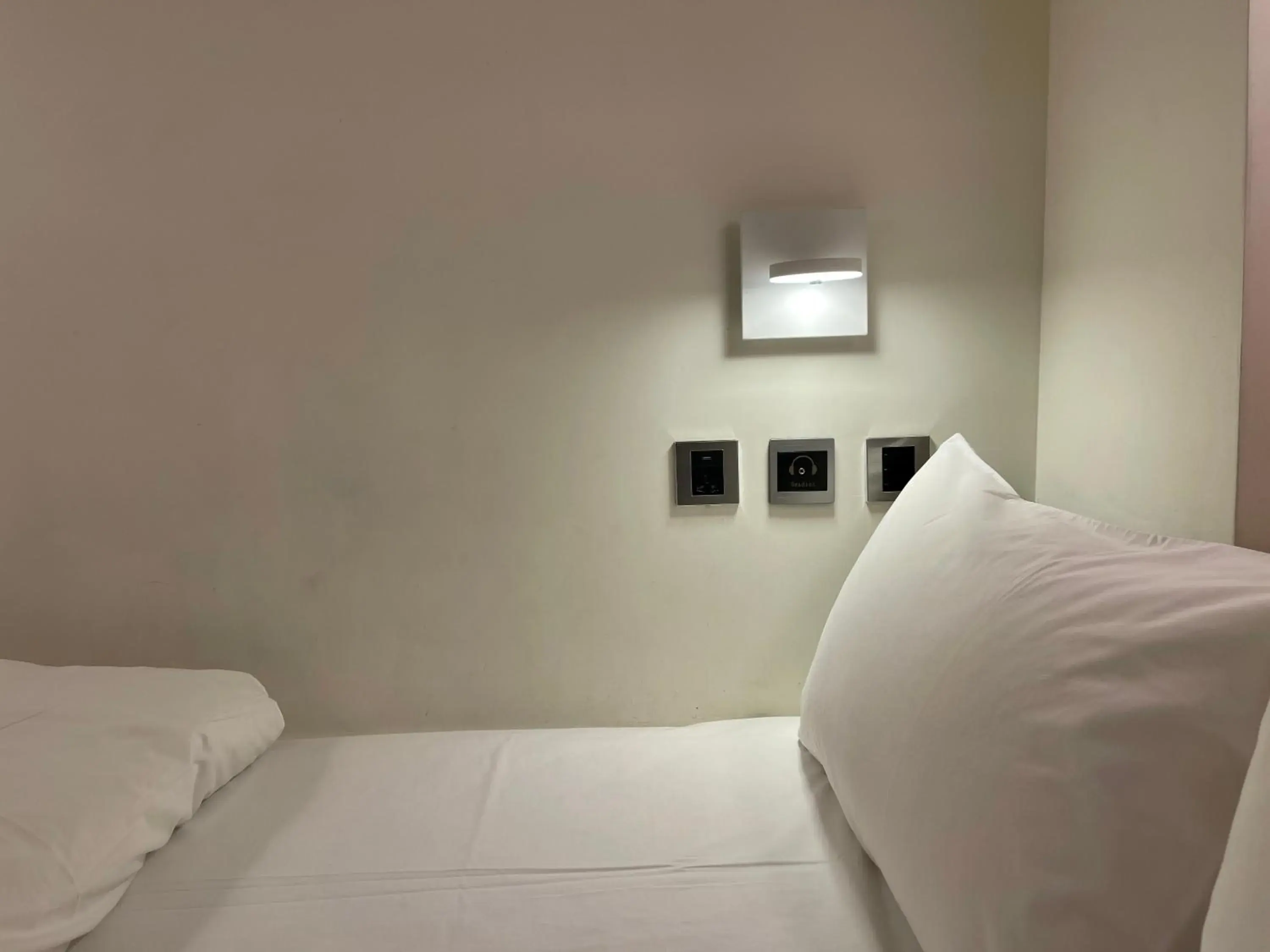 Bedroom, Bed in Taiwan Youth Hostel & Capsule Hotel