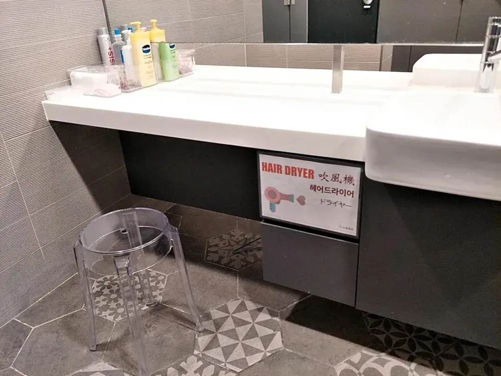 Bathroom in Taiwan Youth Hostel & Capsule Hotel