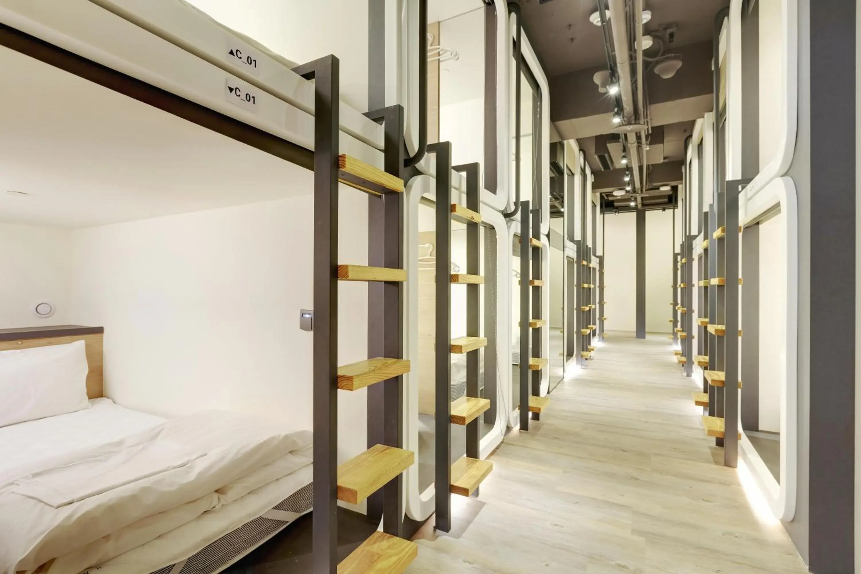 bunk bed, Bed in Taiwan Youth Hostel & Capsule Hotel