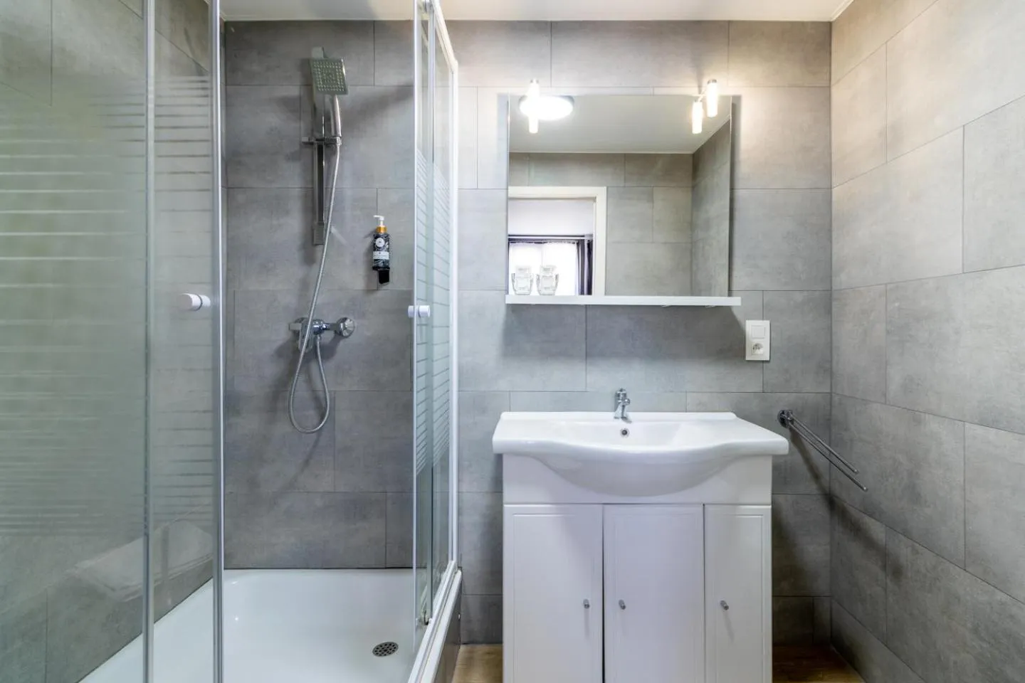 Shower in Hotel Montovani