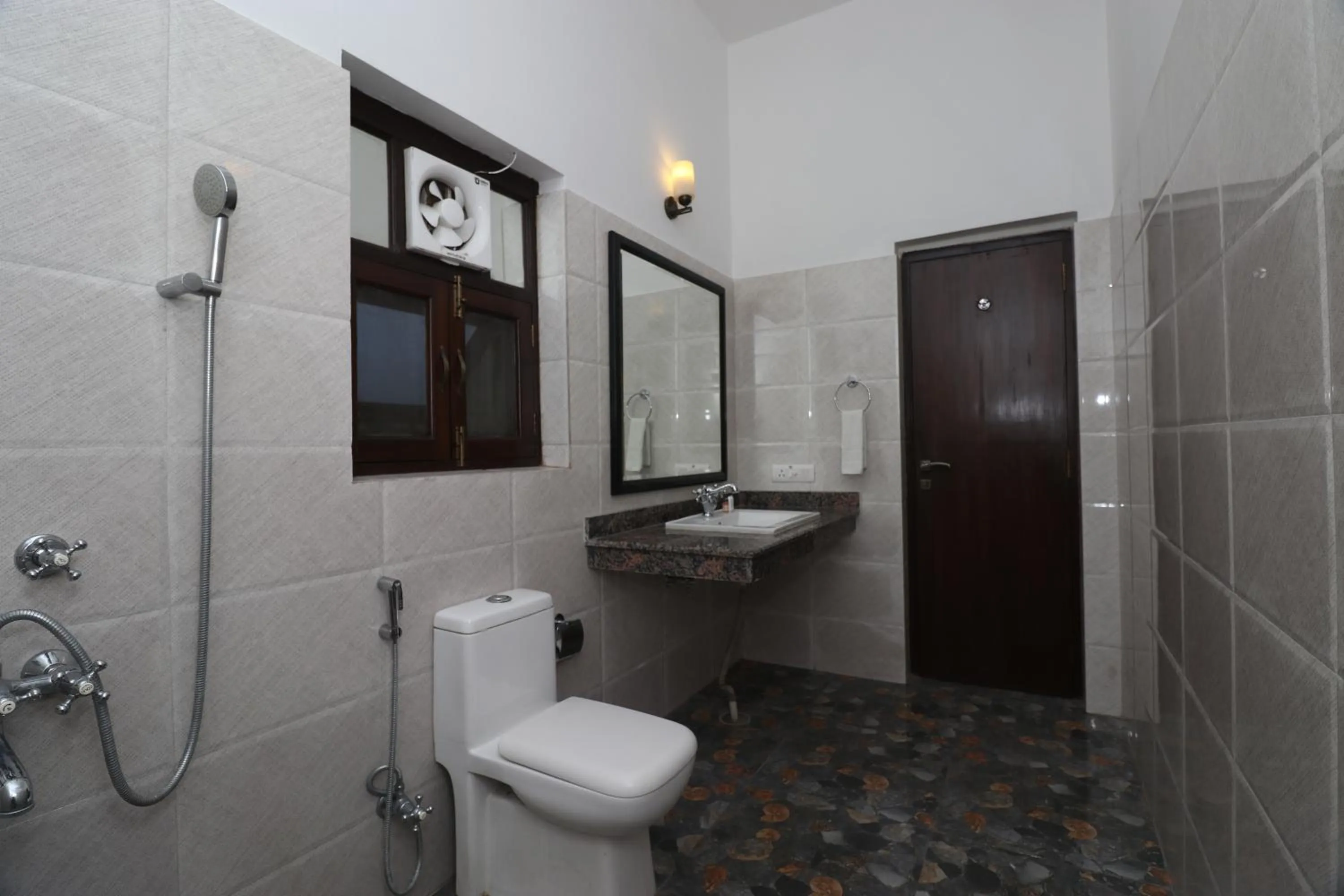 Bathroom in Corbett Comfort Lodge