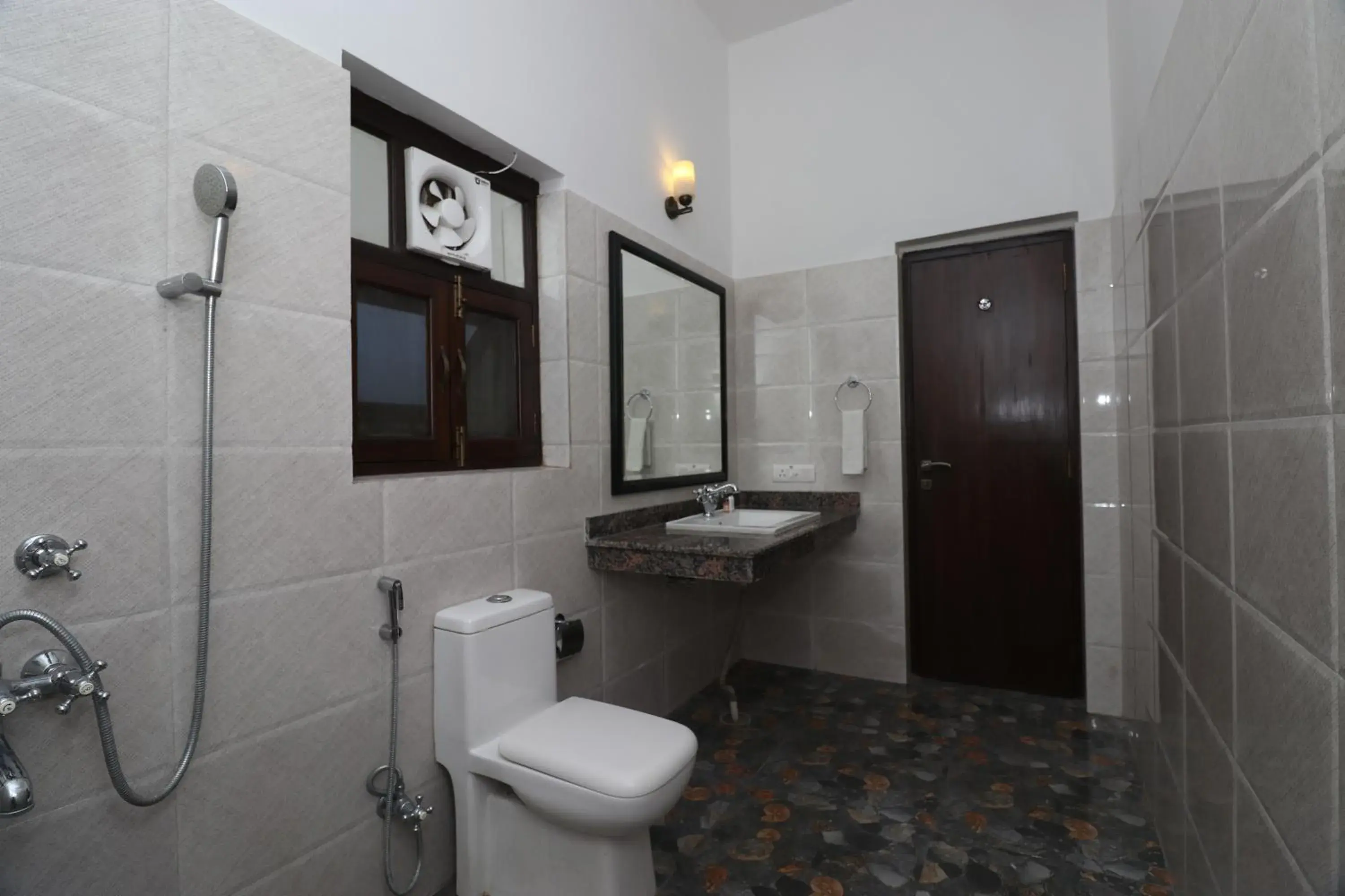 Bathroom in Corbett Comfort Lodge Bathroom in Corbett Comfort Lodge