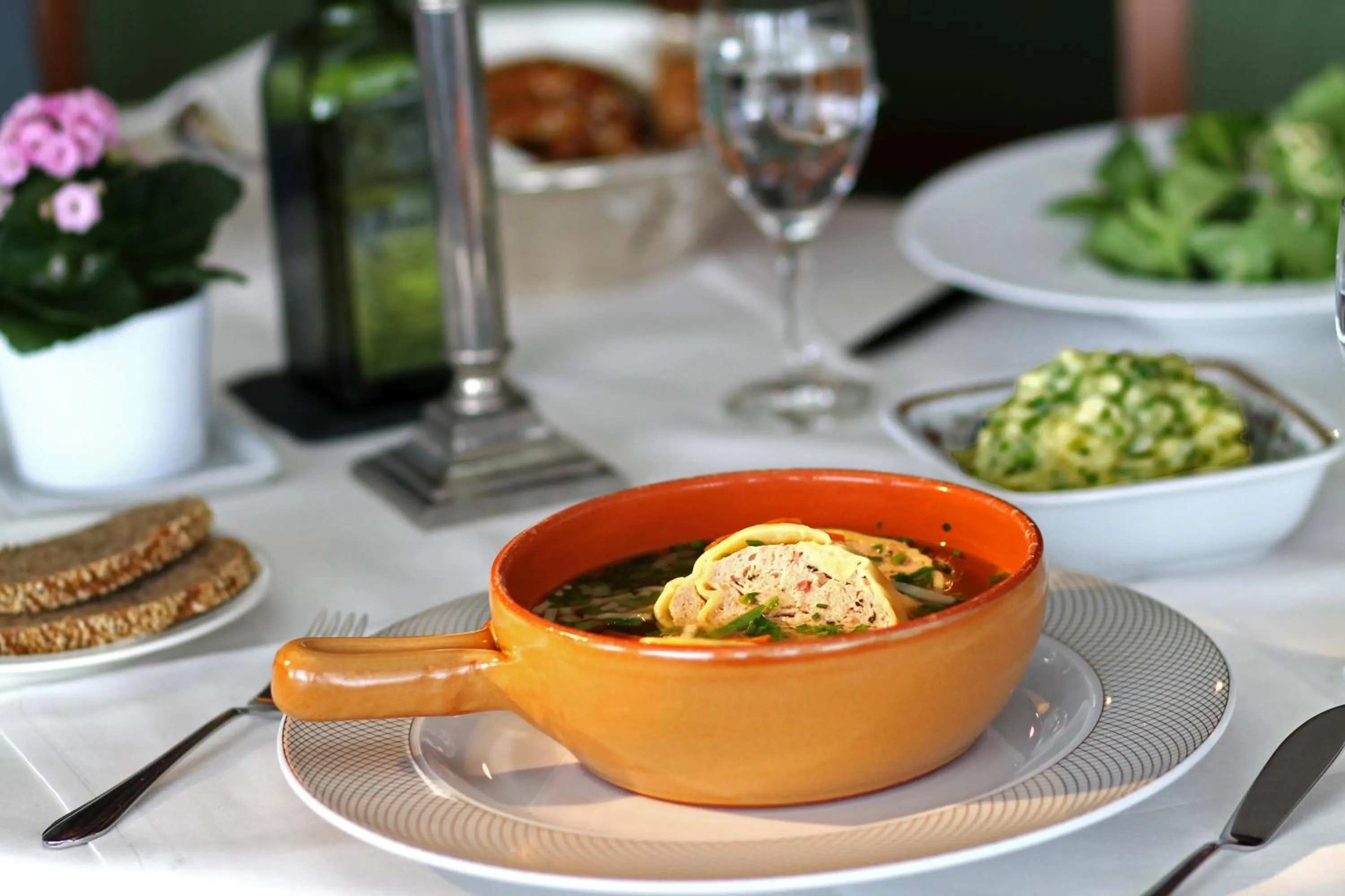 Restaurant/places to eat in Hotel Schiff am See