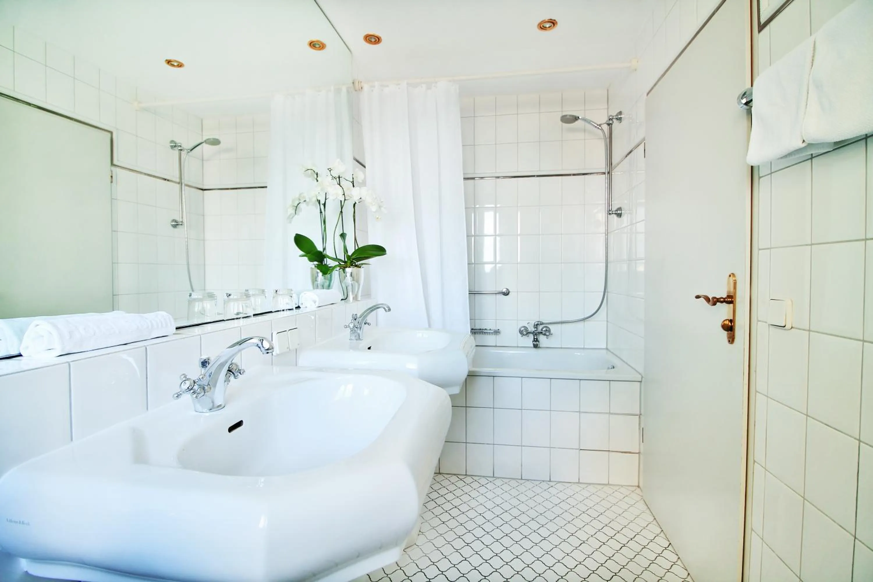 Bathroom in Hotel Schiff am See