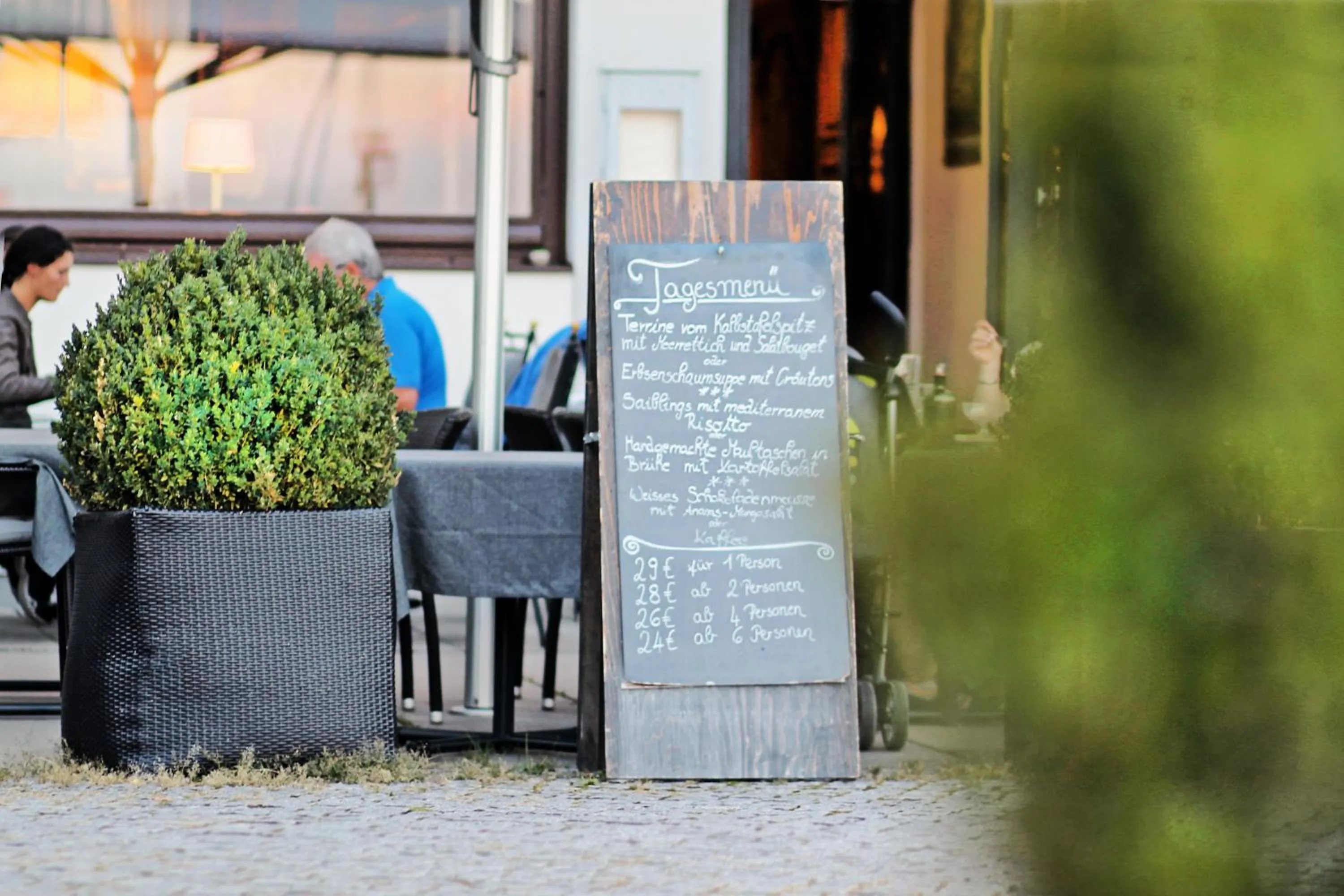 Restaurant/places to eat in Hotel Schiff am See