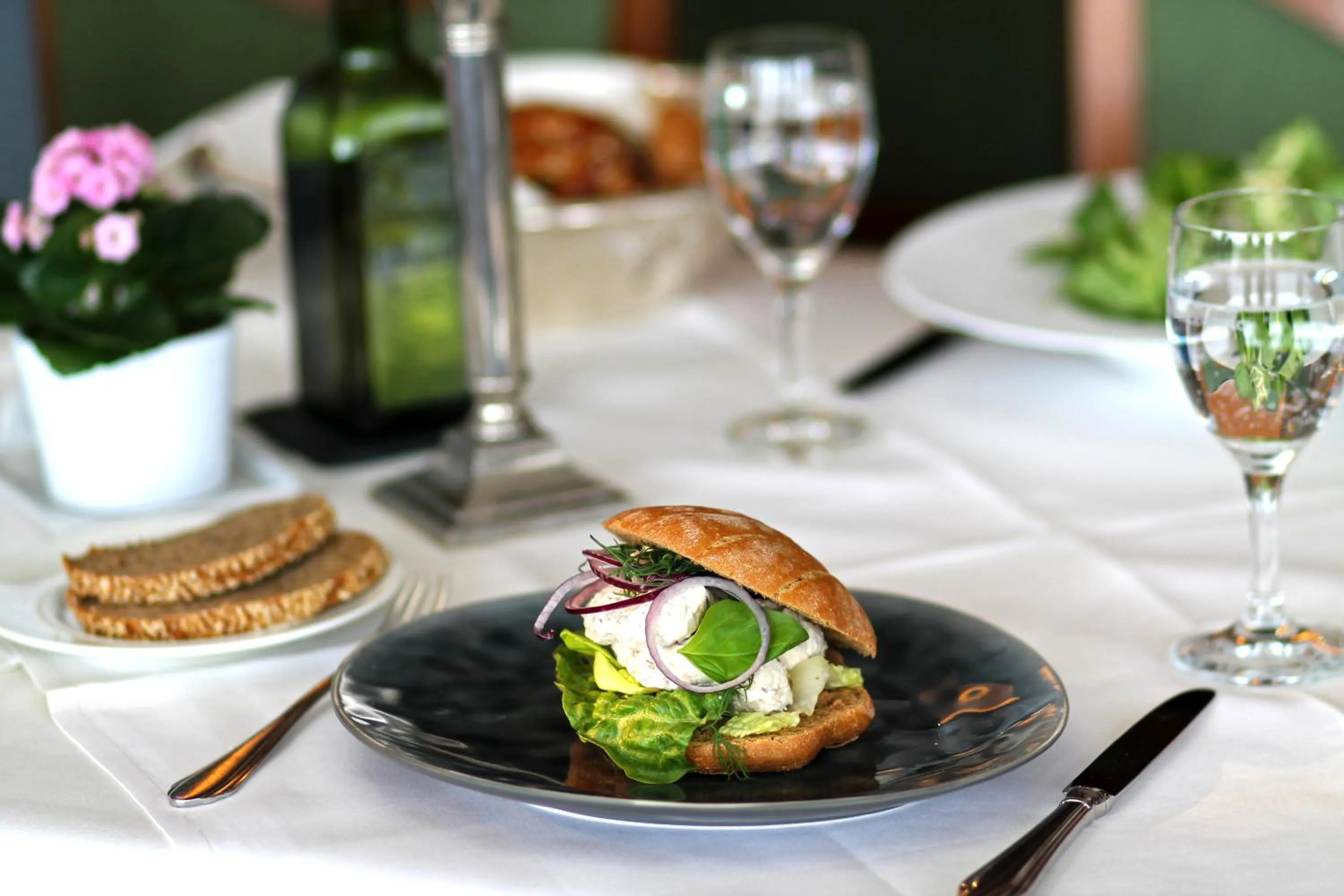 Restaurant/places to eat in Hotel Schiff am See