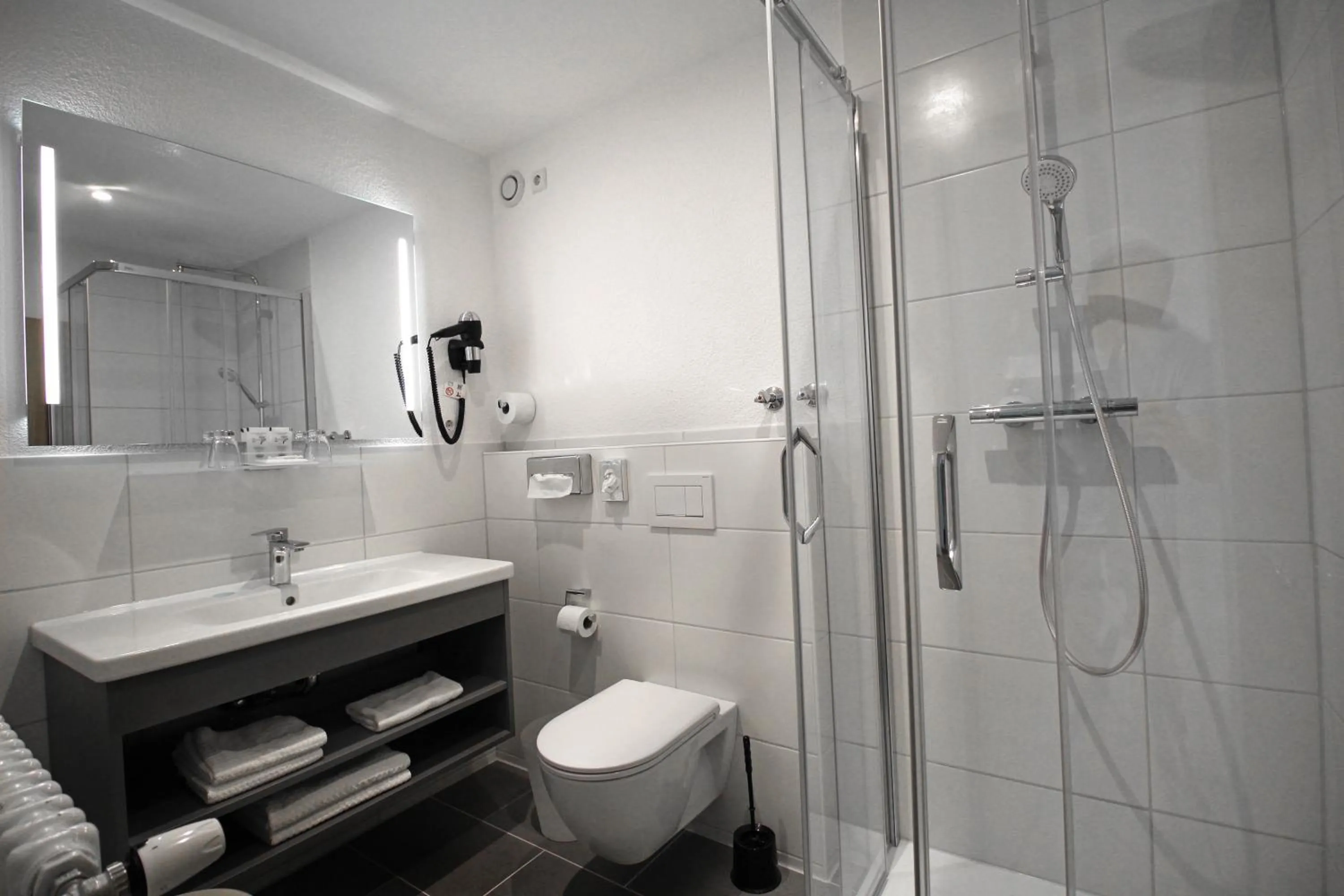 Shower in Hotel Schiff am See