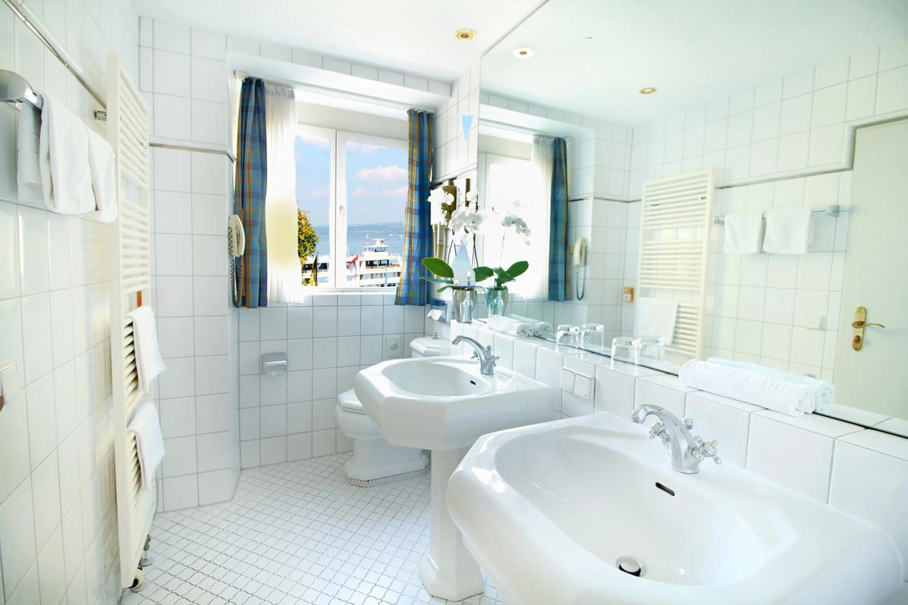 Bathroom in Hotel Schiff am See